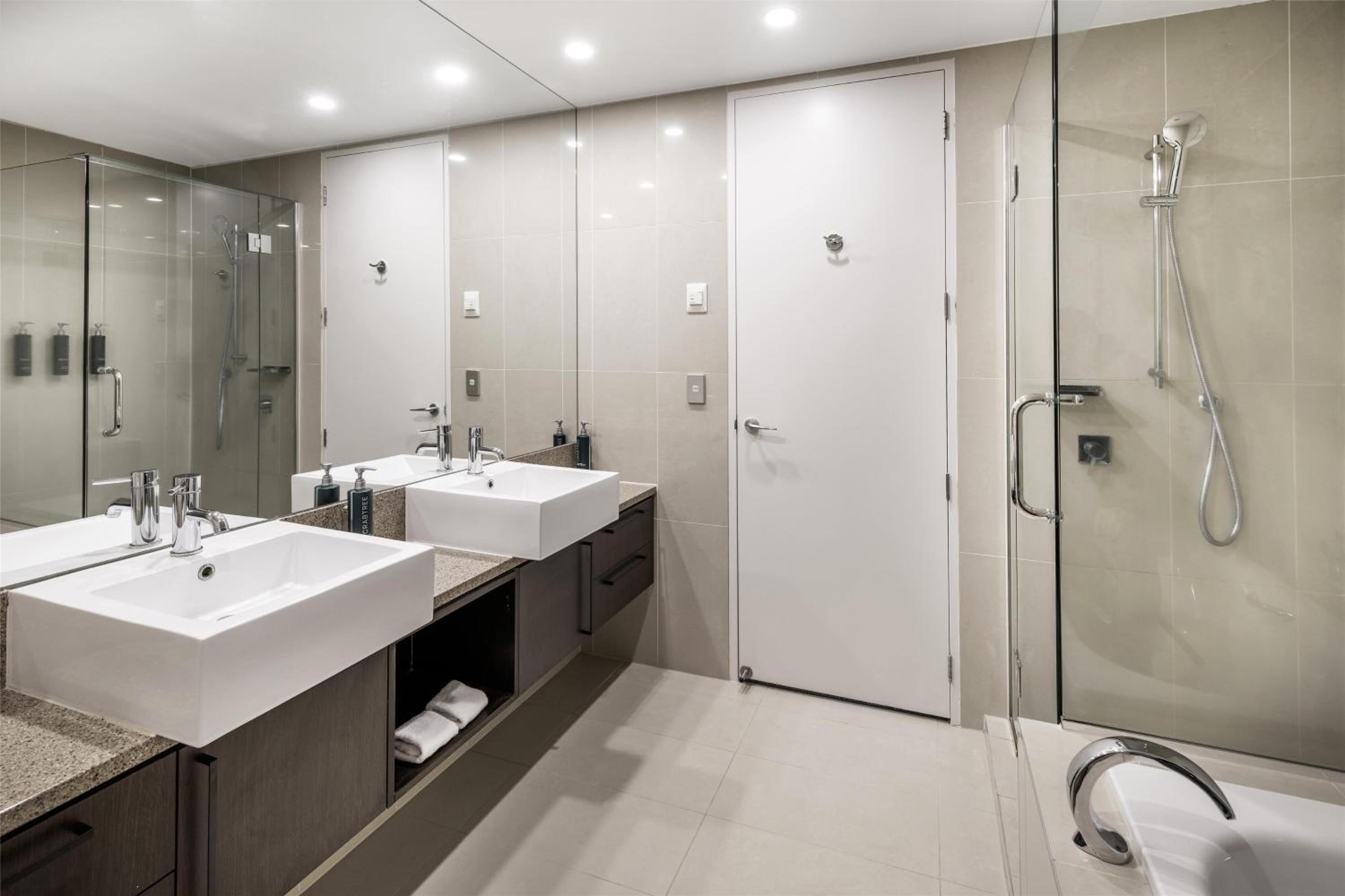 One-Bedroom King Apartment - Photo 3
