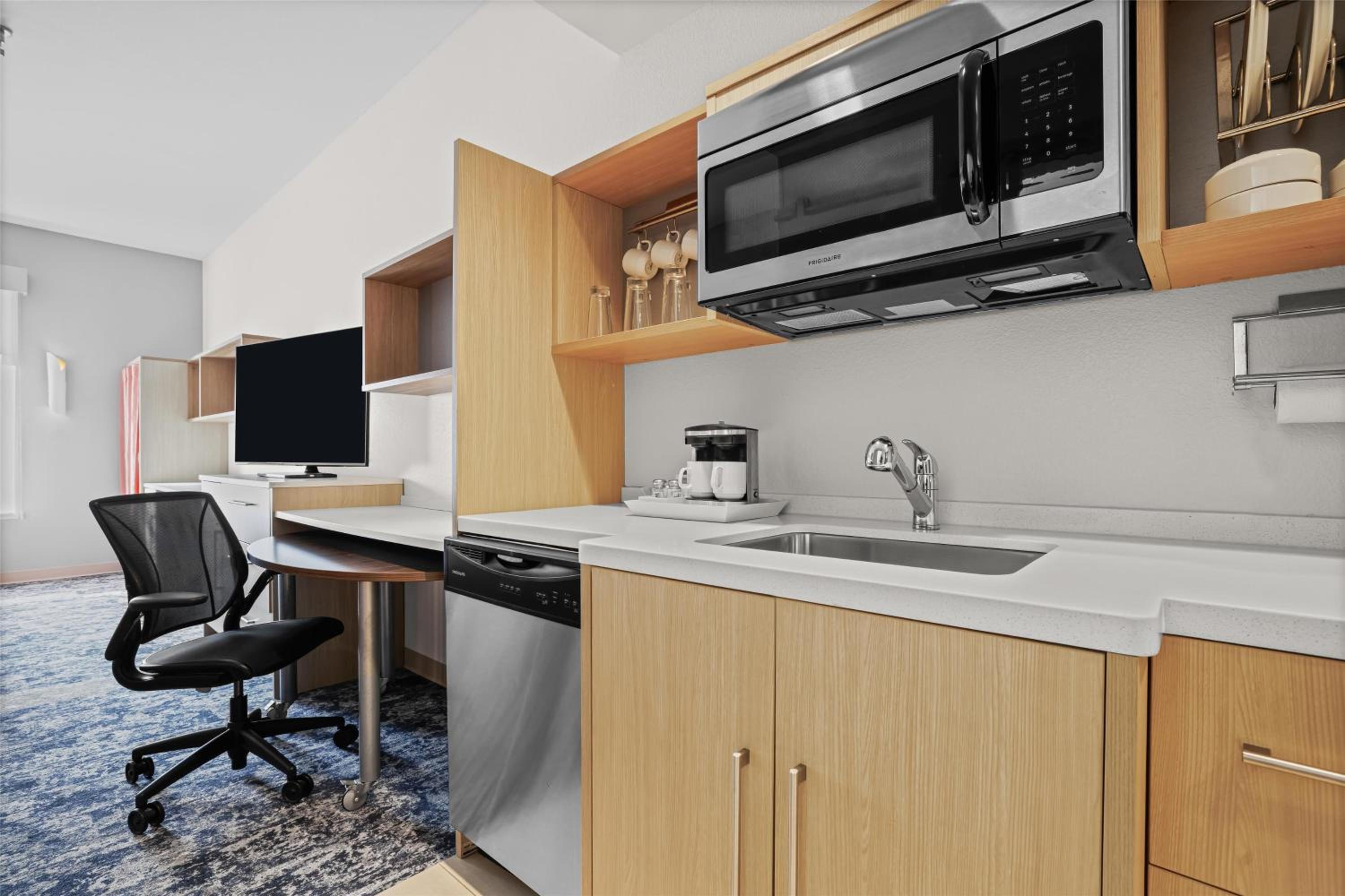 King Studio Suite - Hearing Access/Non-Smoking