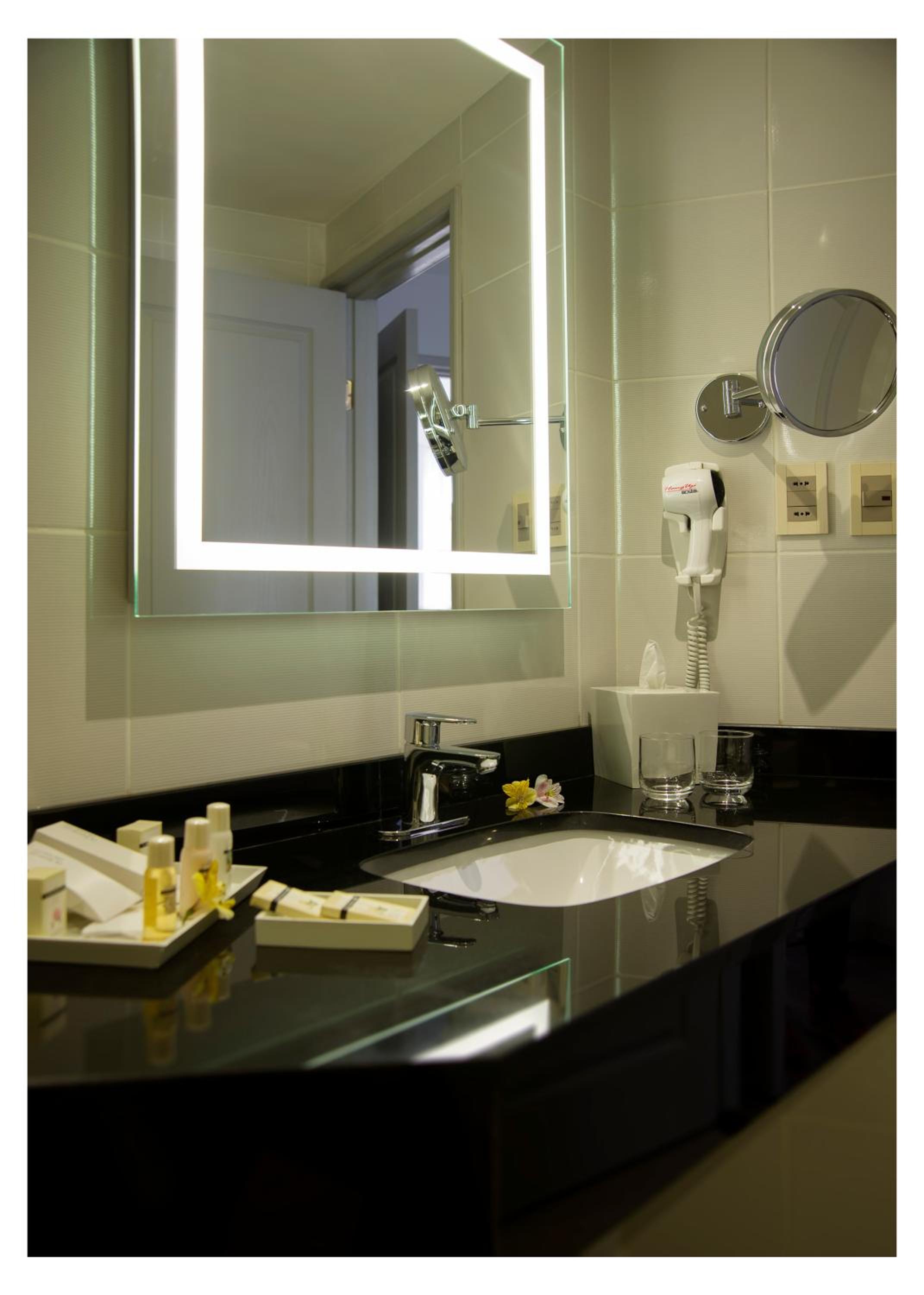 Luxury King Room - Photo 2