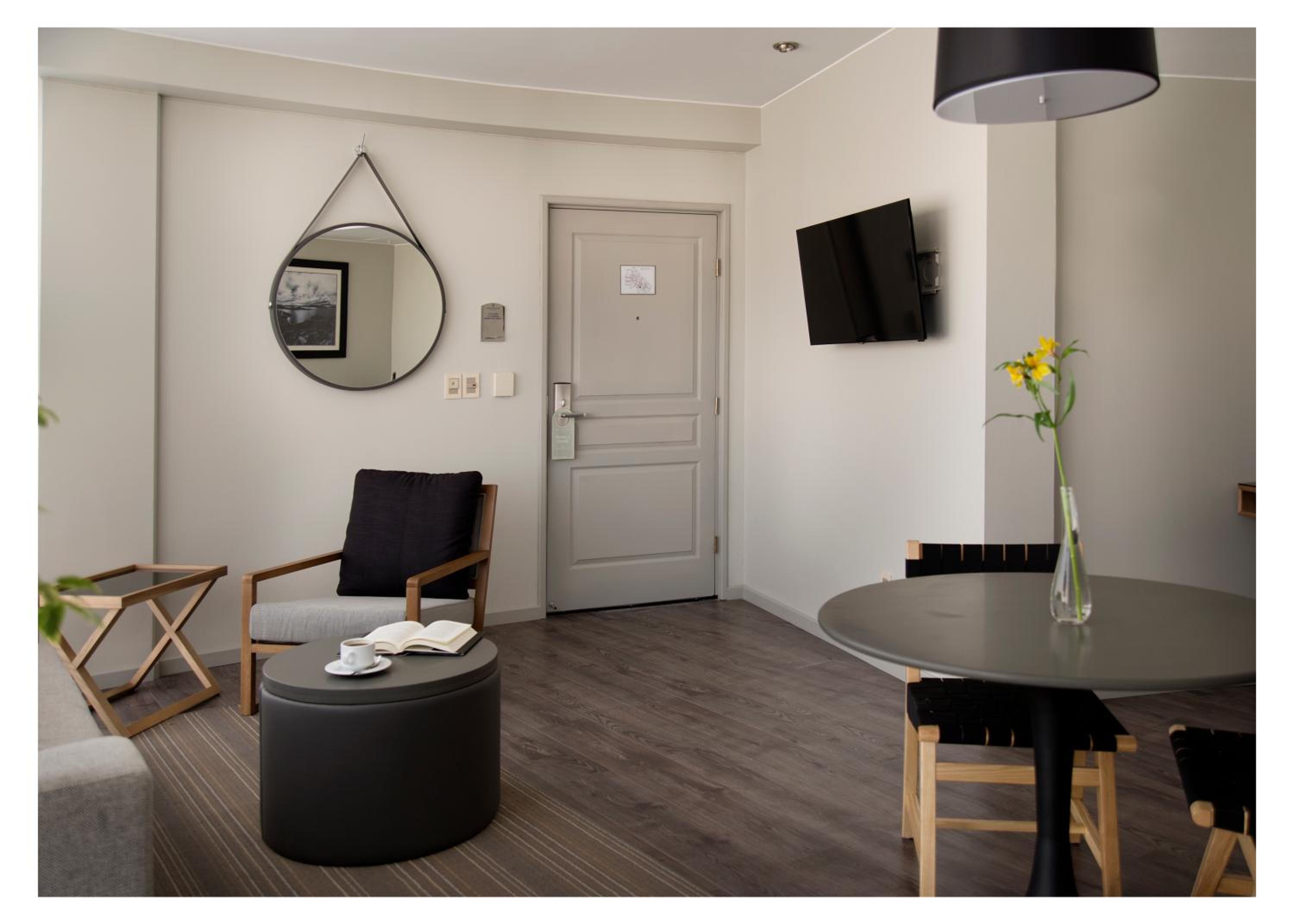 Luxury King Room - Photo 5