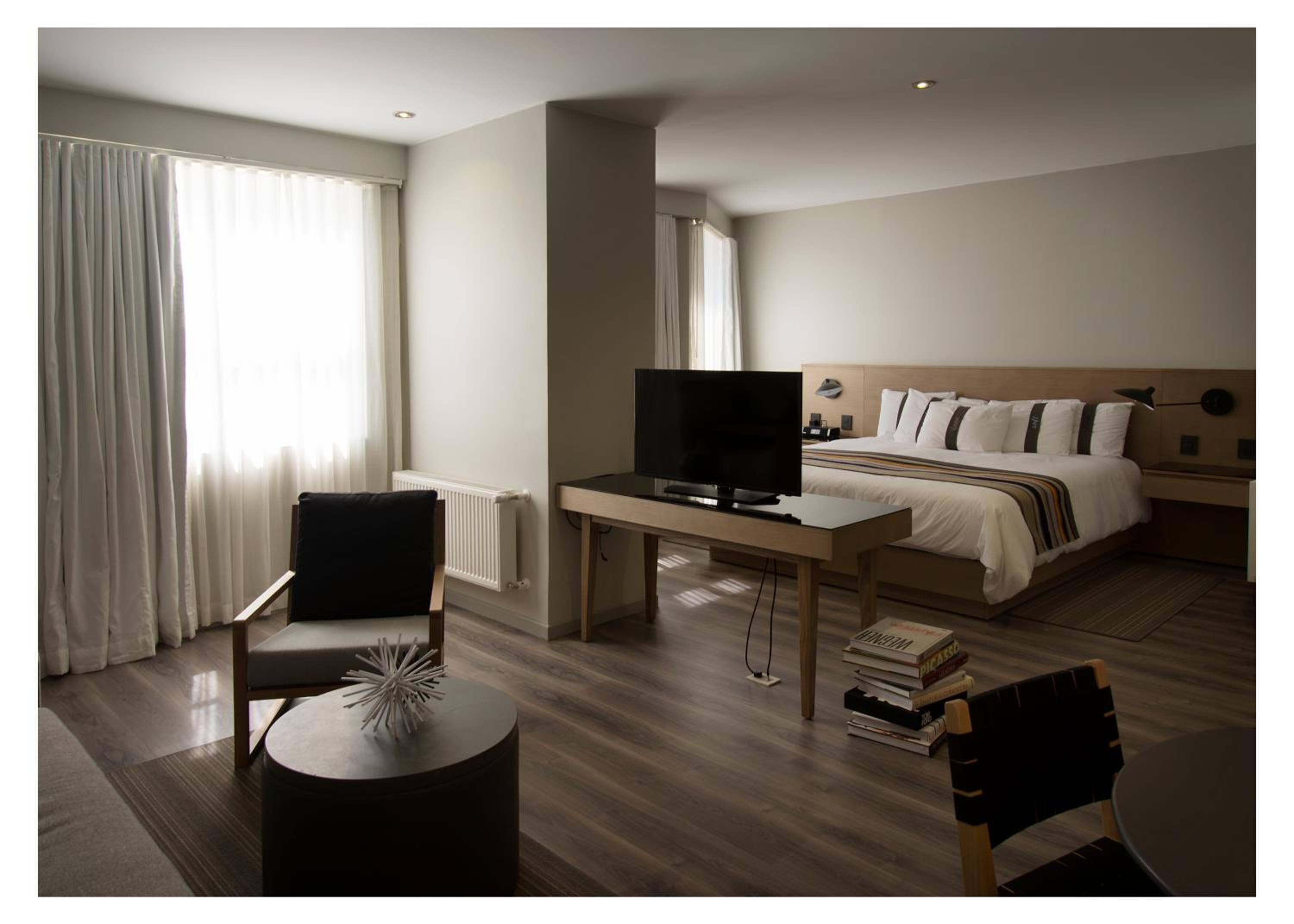 Luxury King Room - Photo 4