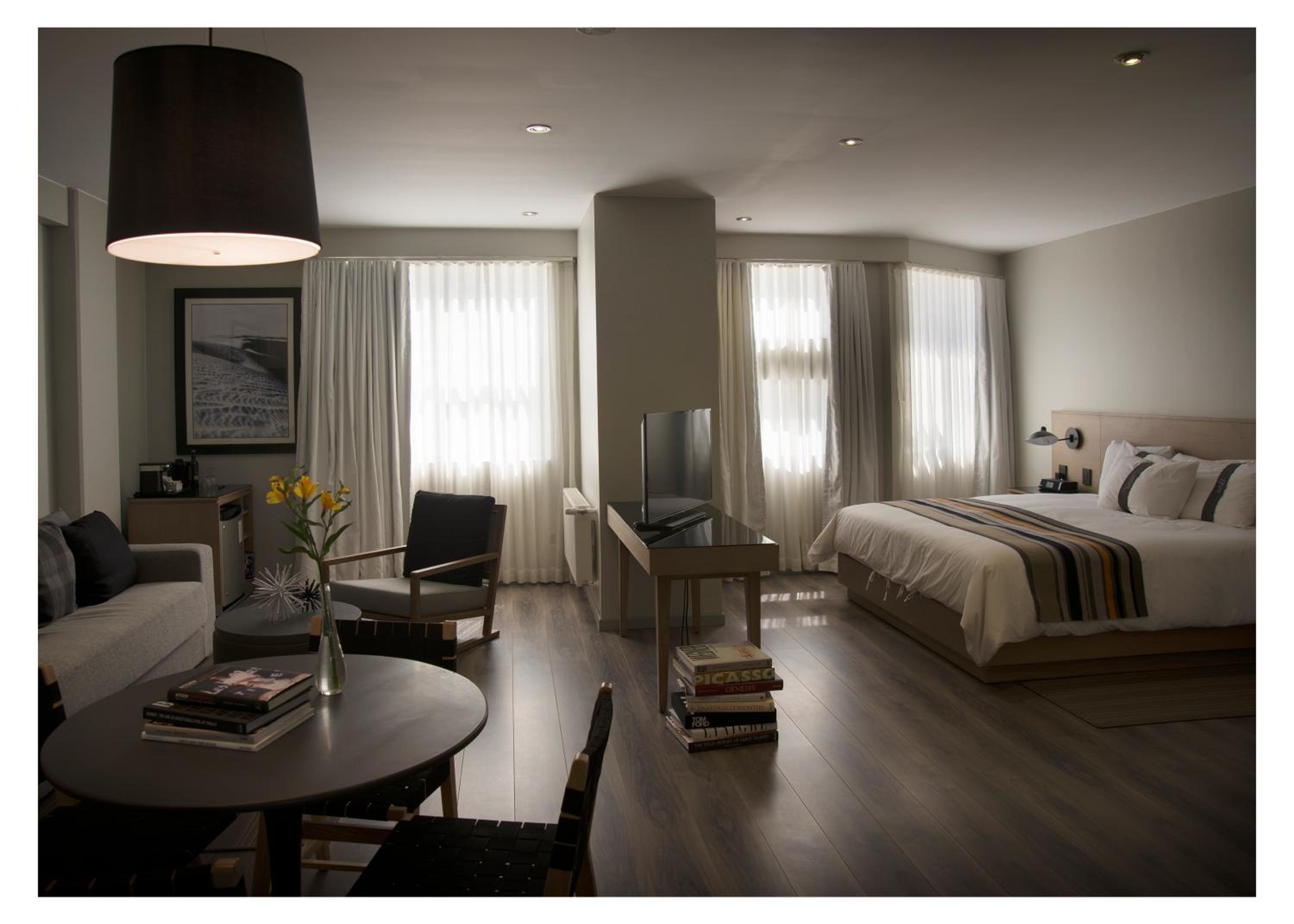 Luxury King Room - Photo 9
