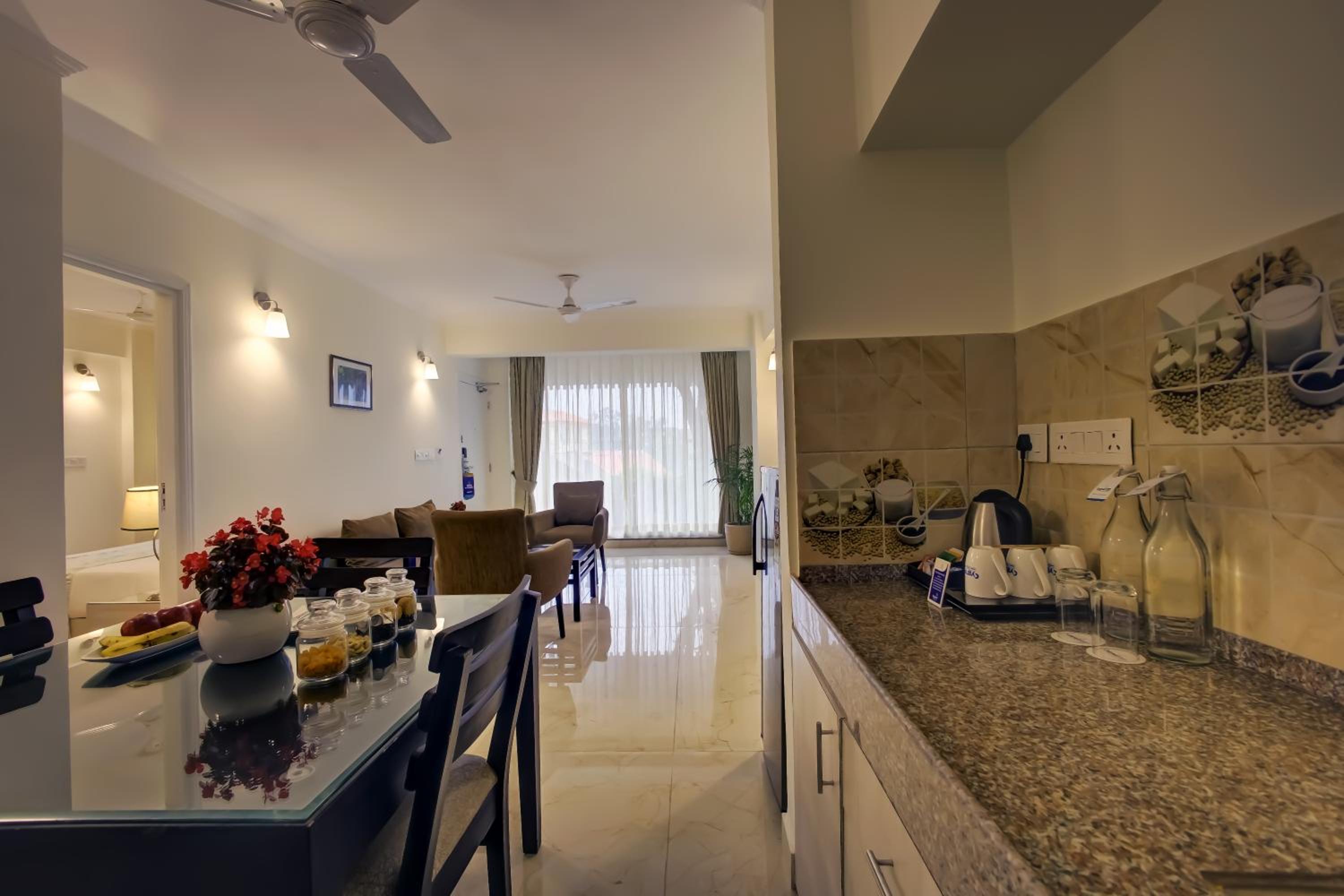 Executive Suite - Photo 2