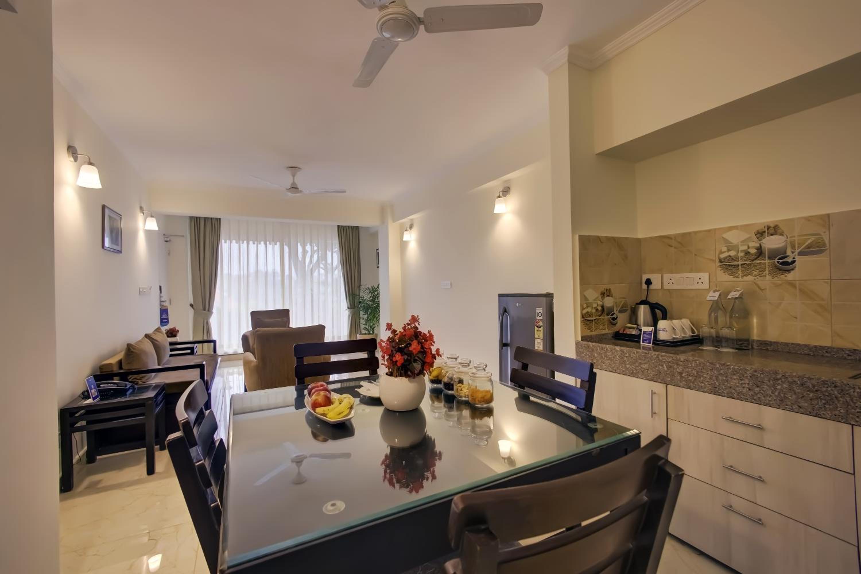 Executive Suite - Photo 3