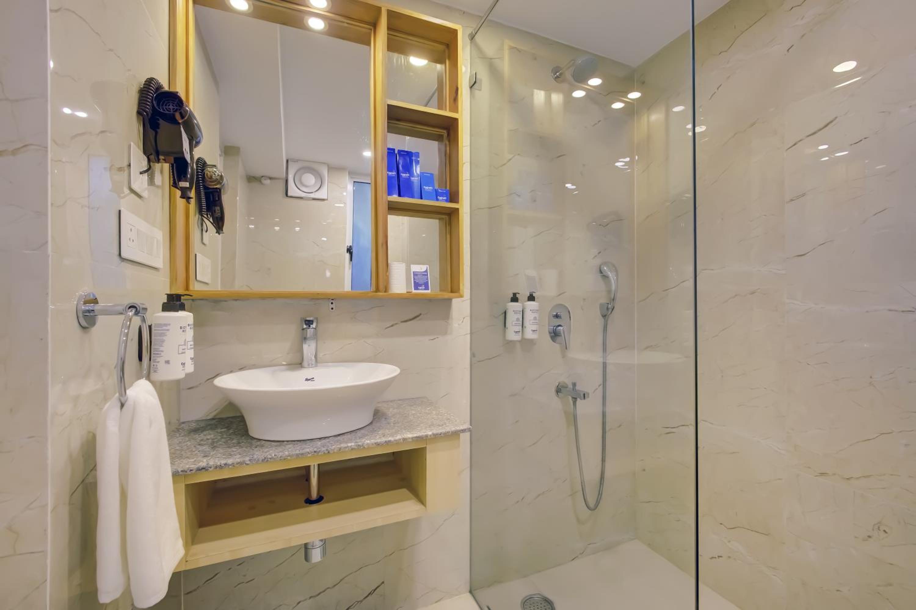 Executive Suite - Photo 6