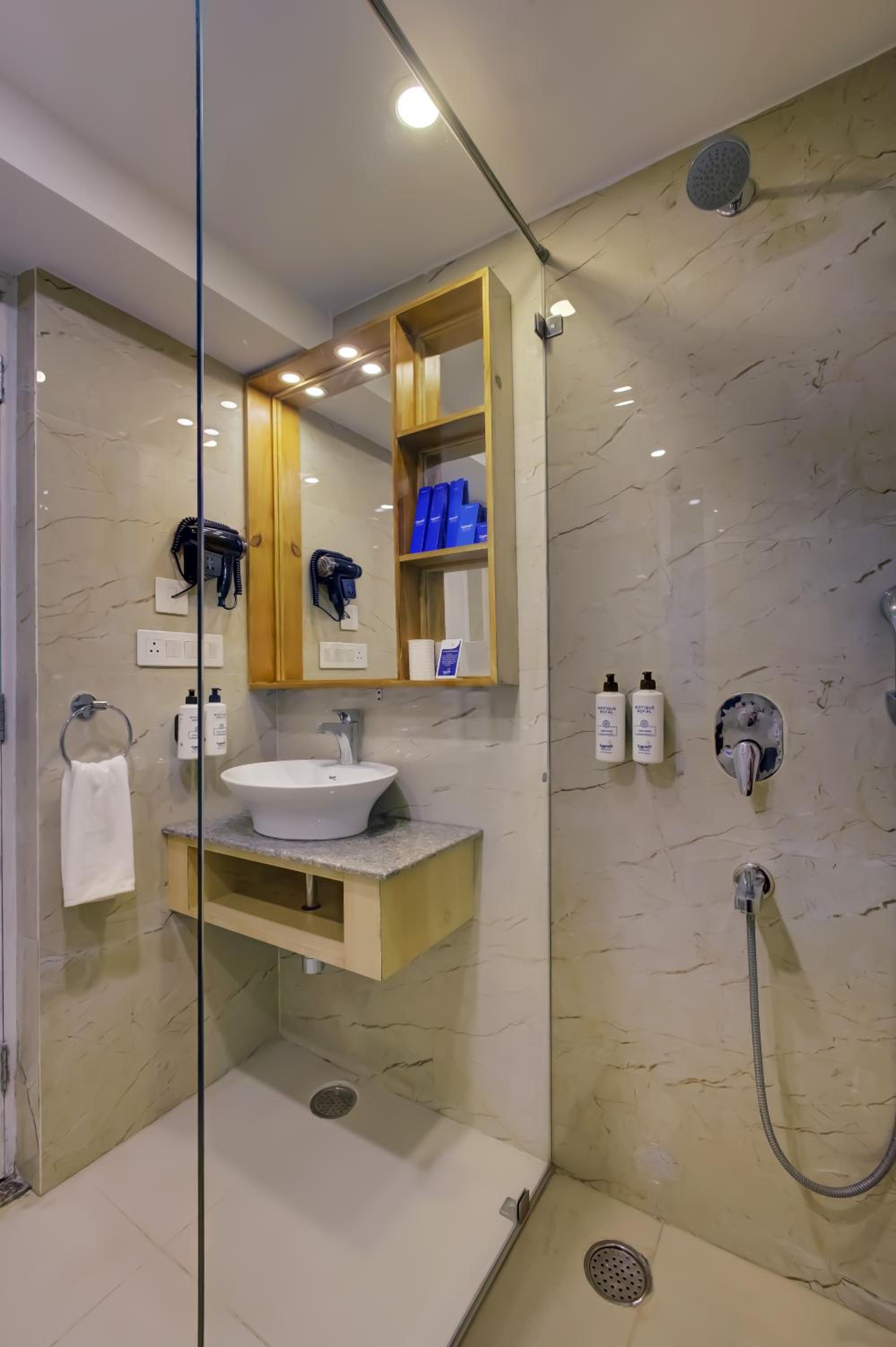 Executive Suite - Photo 7