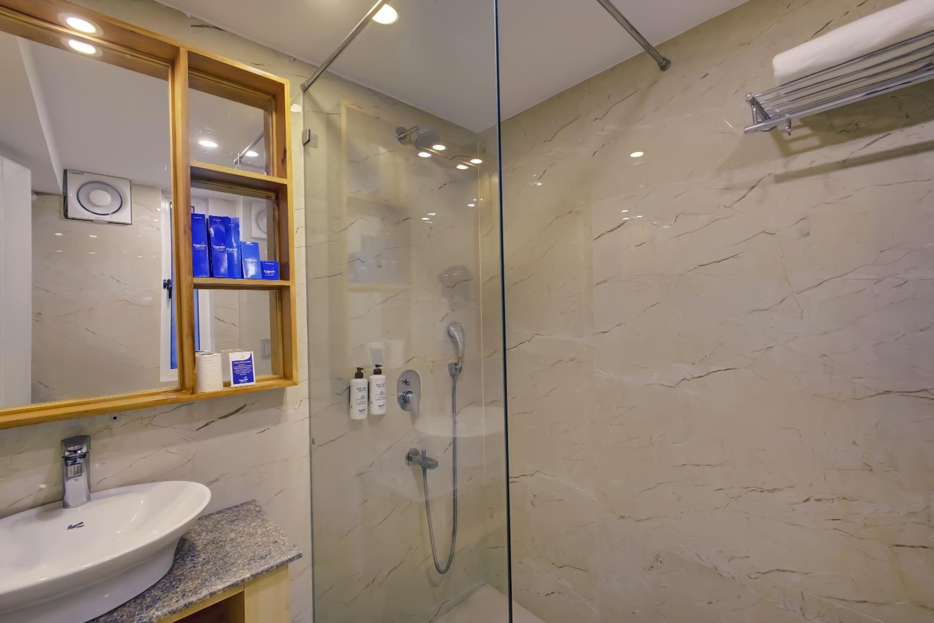 Executive Suite - Photo 9