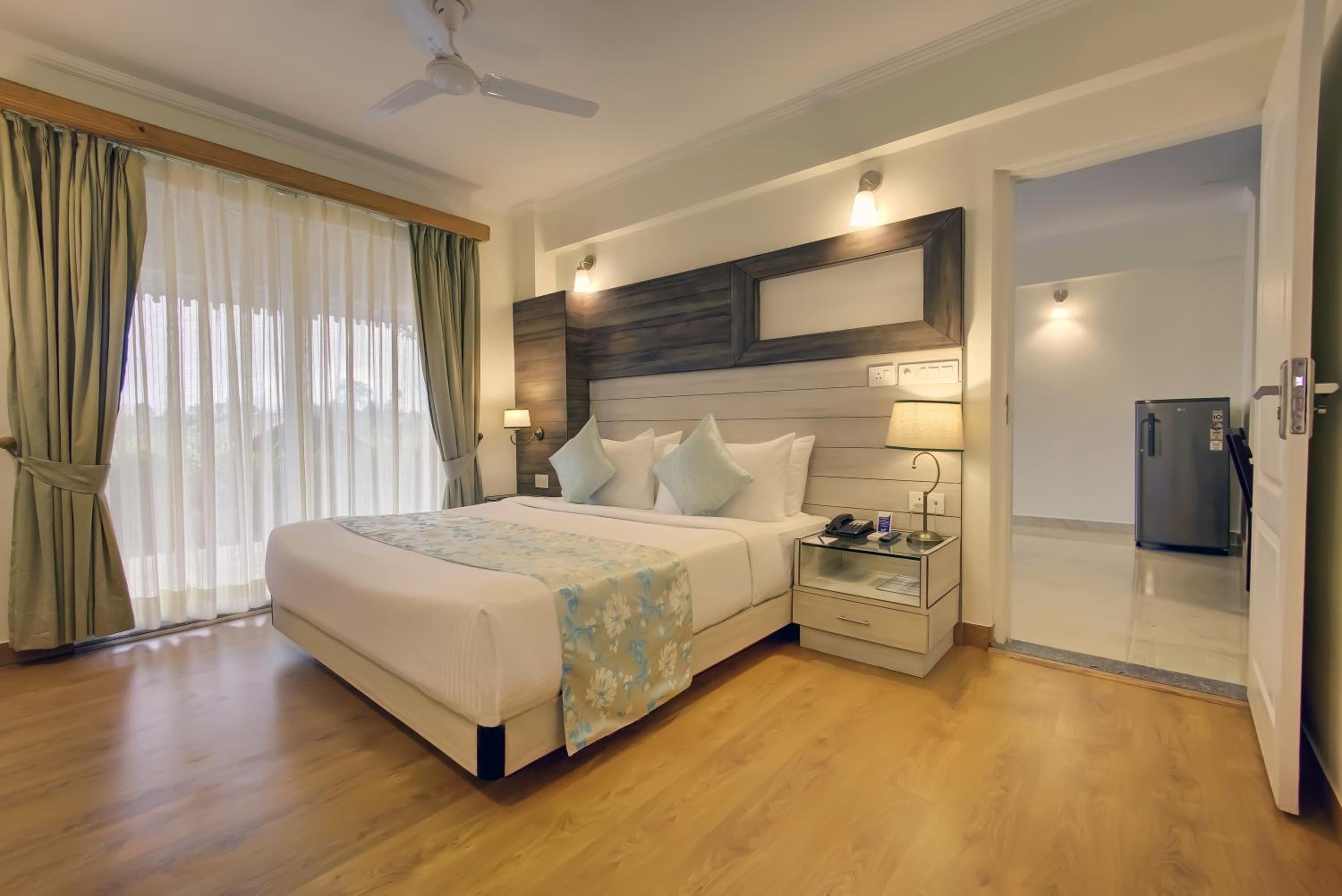 Executive Suite - Photo 12