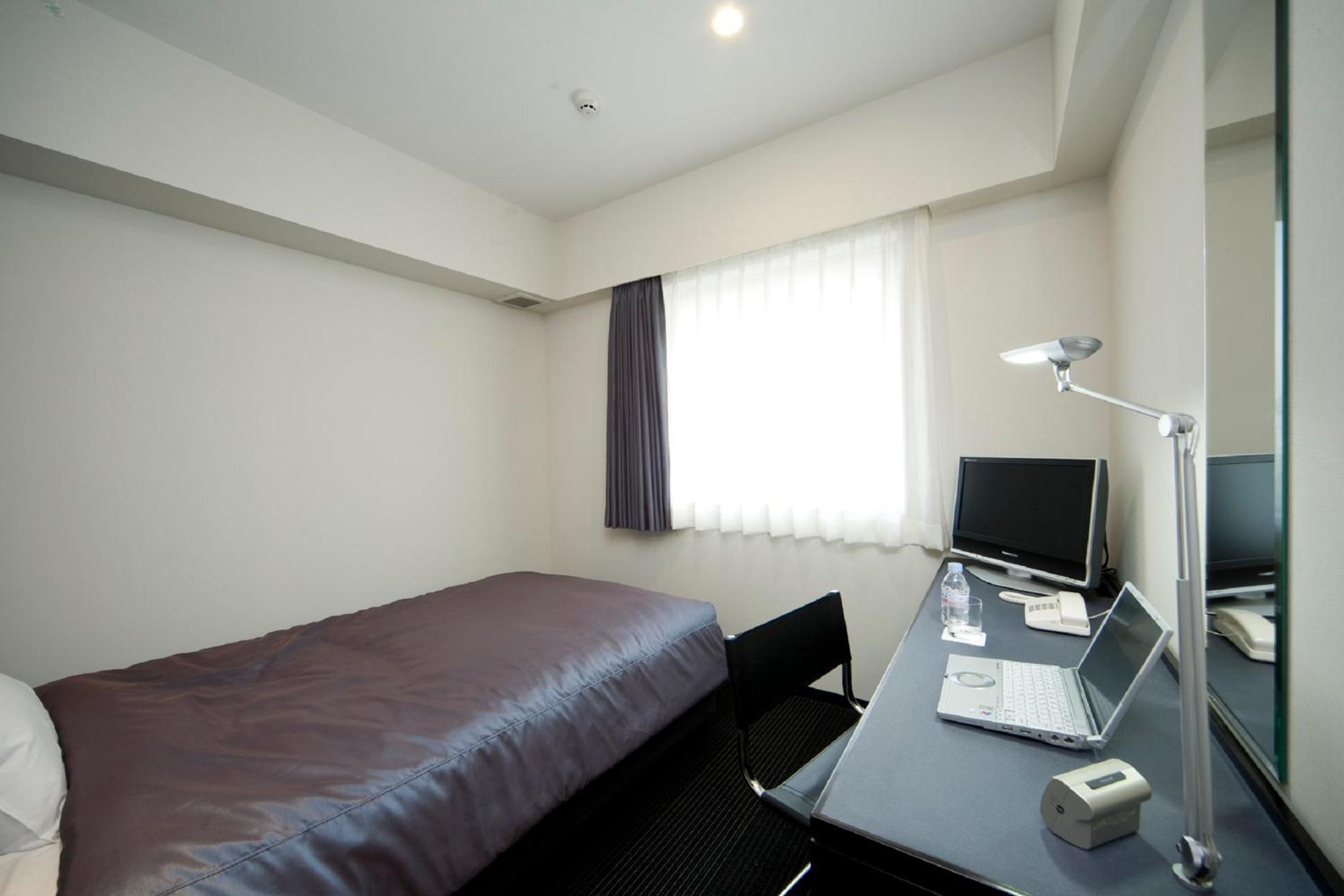 Double Room with Small Double Bed - Smoking photo 2