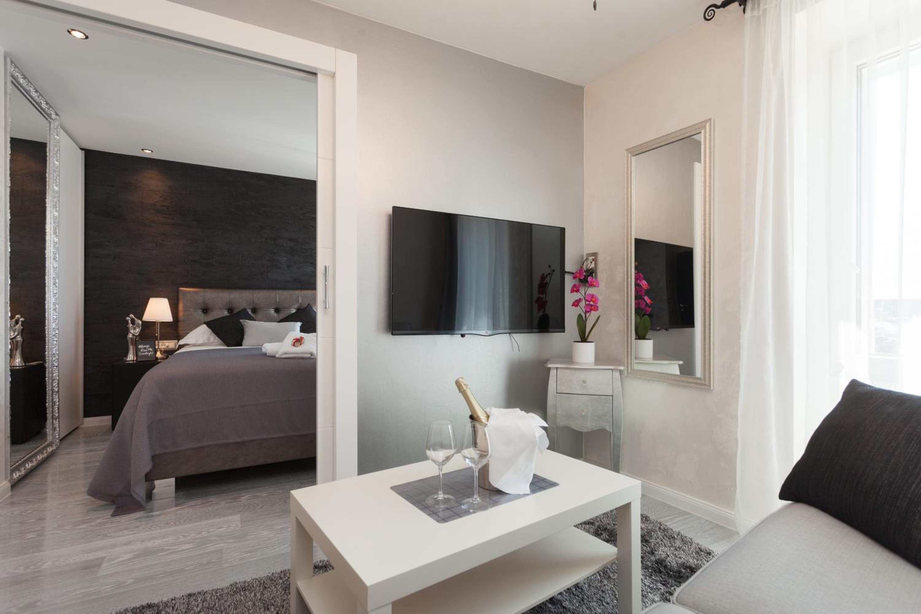 Deluxe Apartment with Sea View - Photo 10