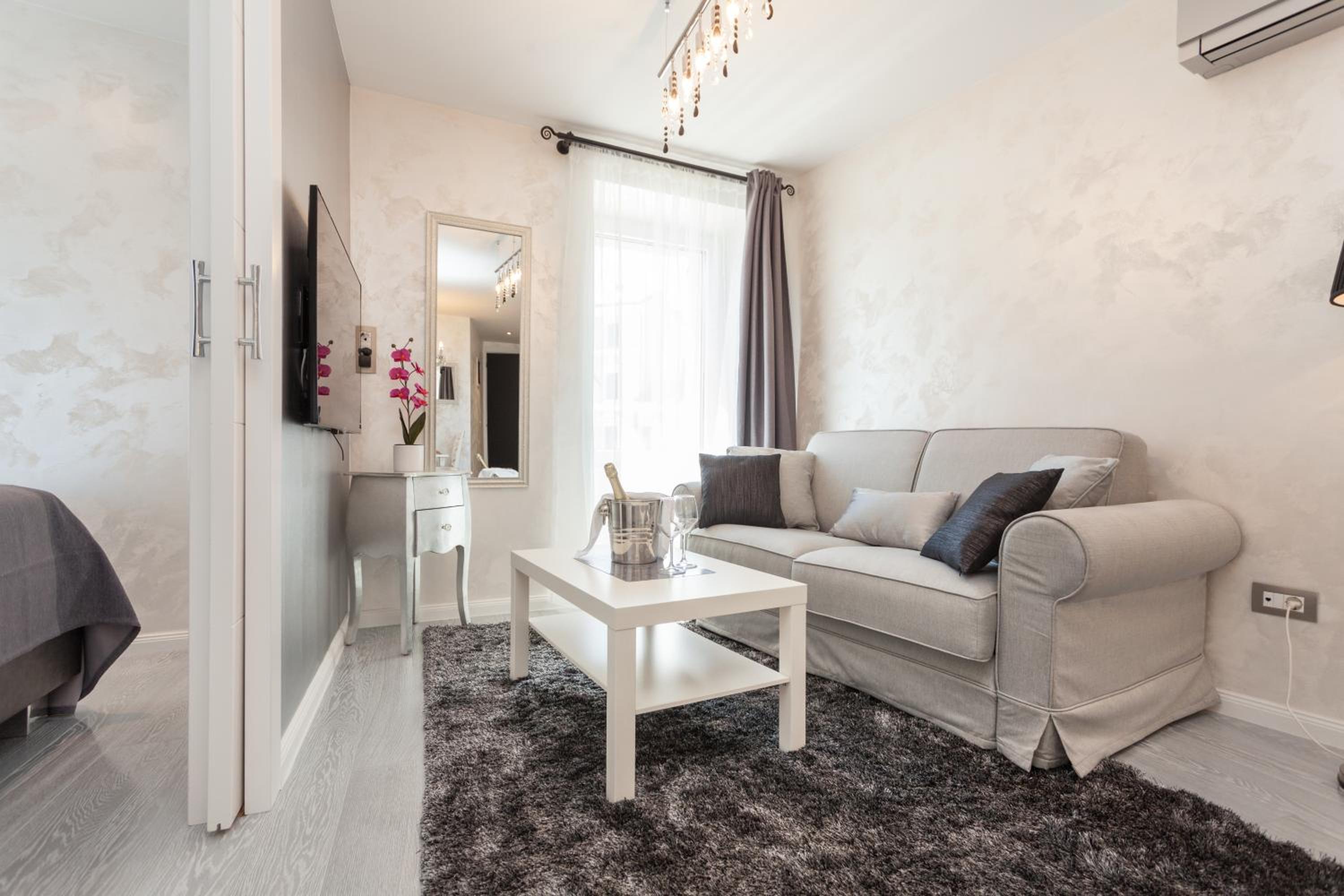 Deluxe Apartment with Sea View - Photo 9