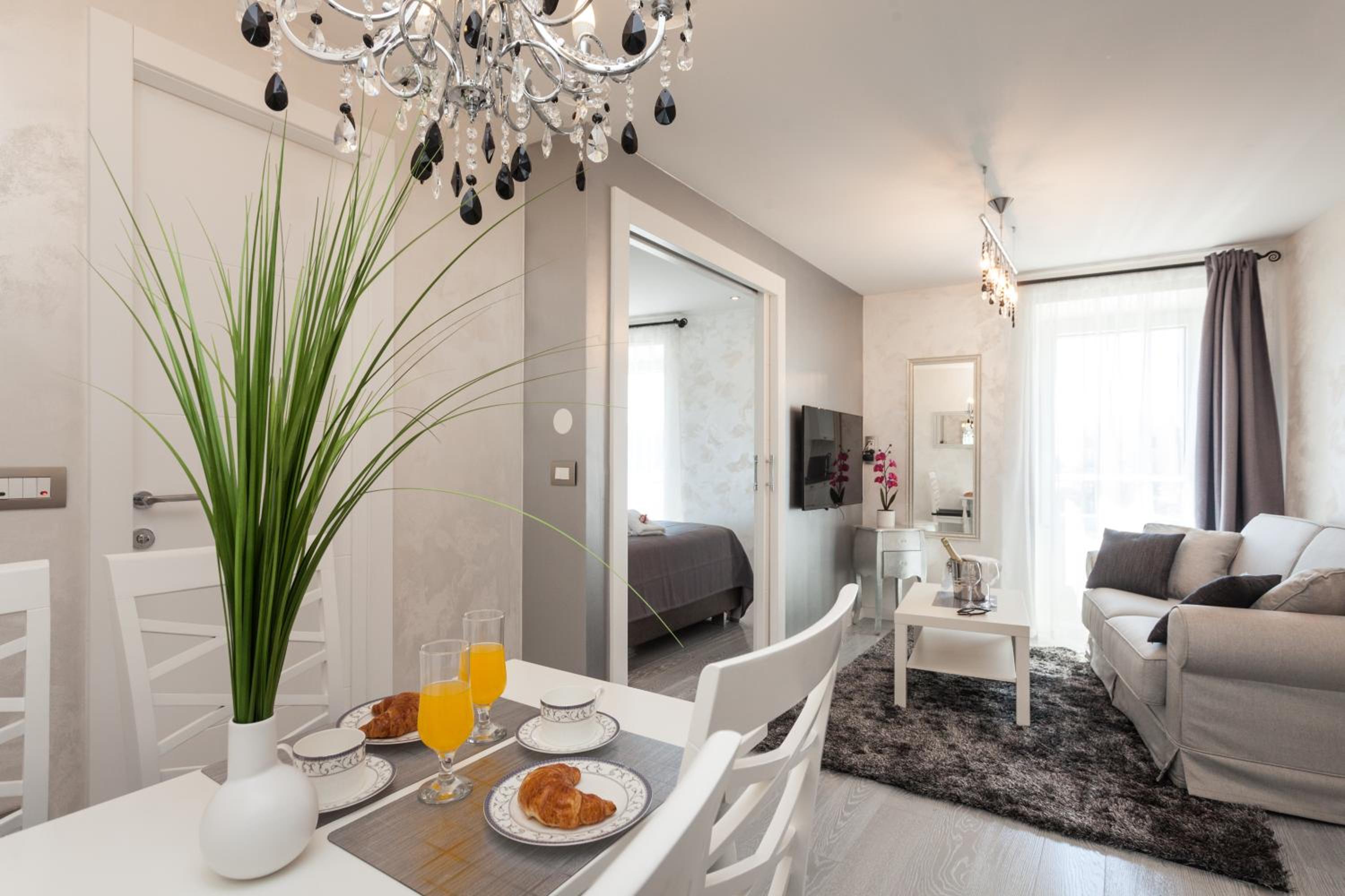 Deluxe Apartment with Sea View - Photo 8