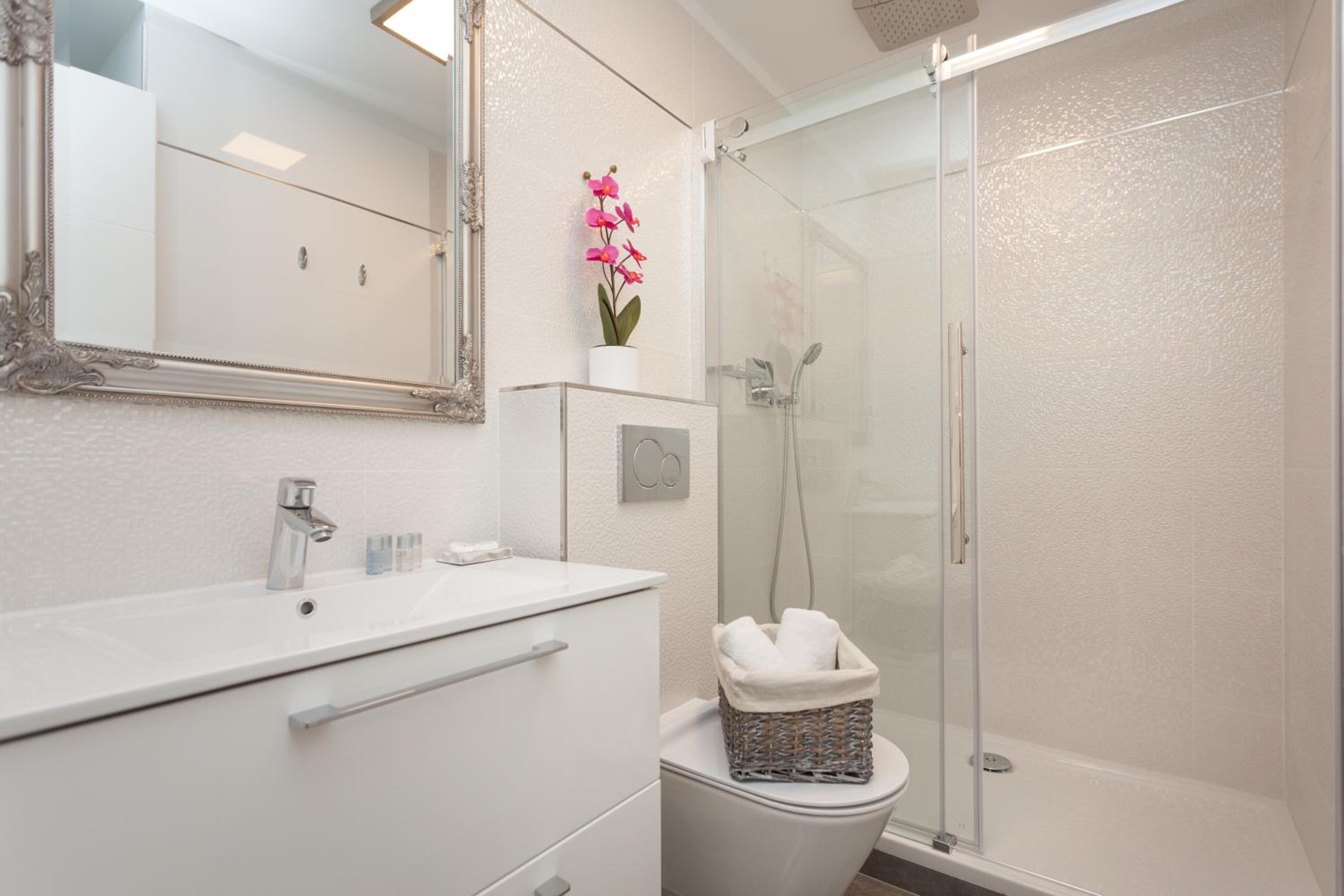 Deluxe Apartment with Sea View - Photo 7