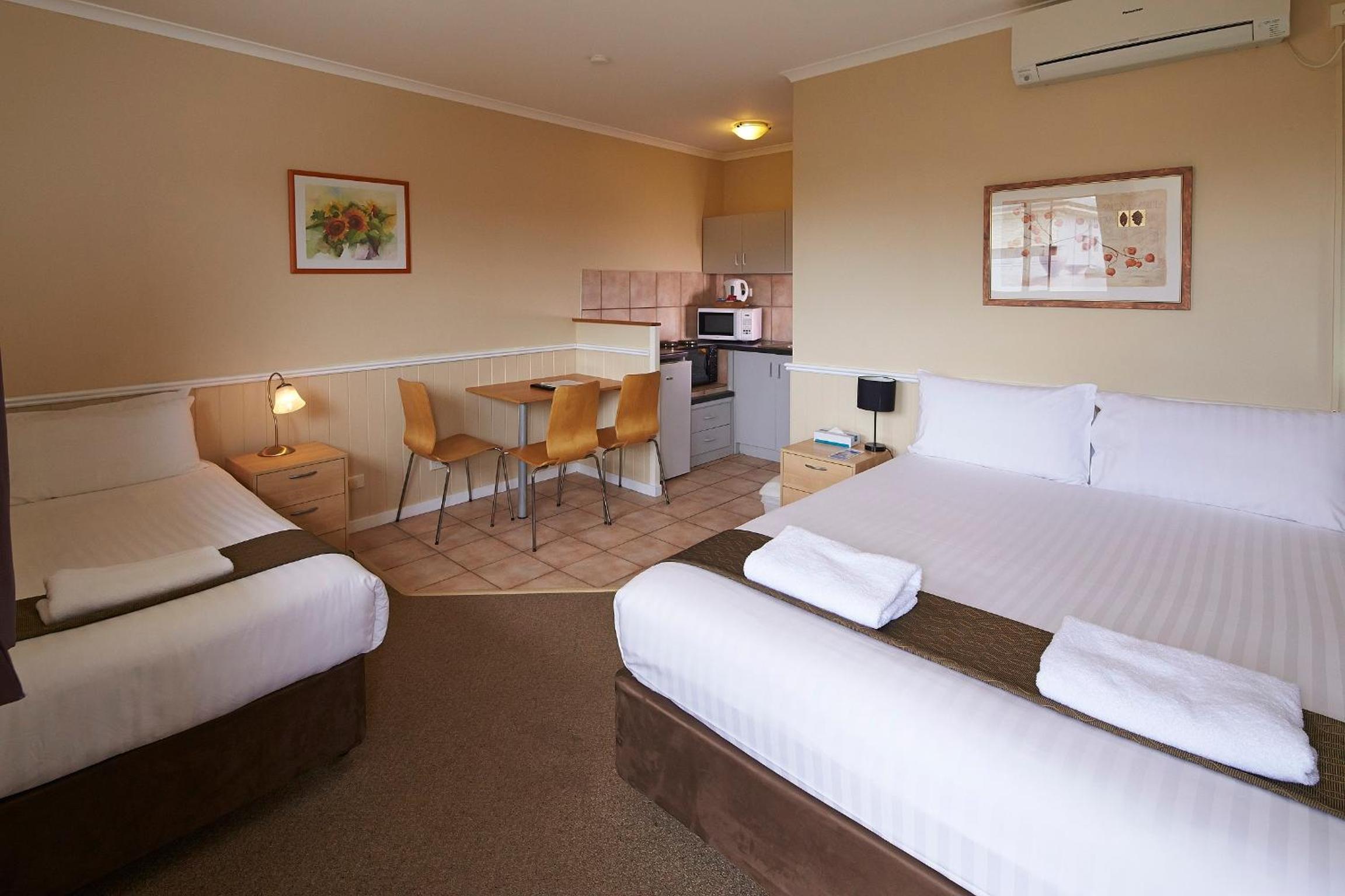 Triple Room with Kitchenette - Photo 1