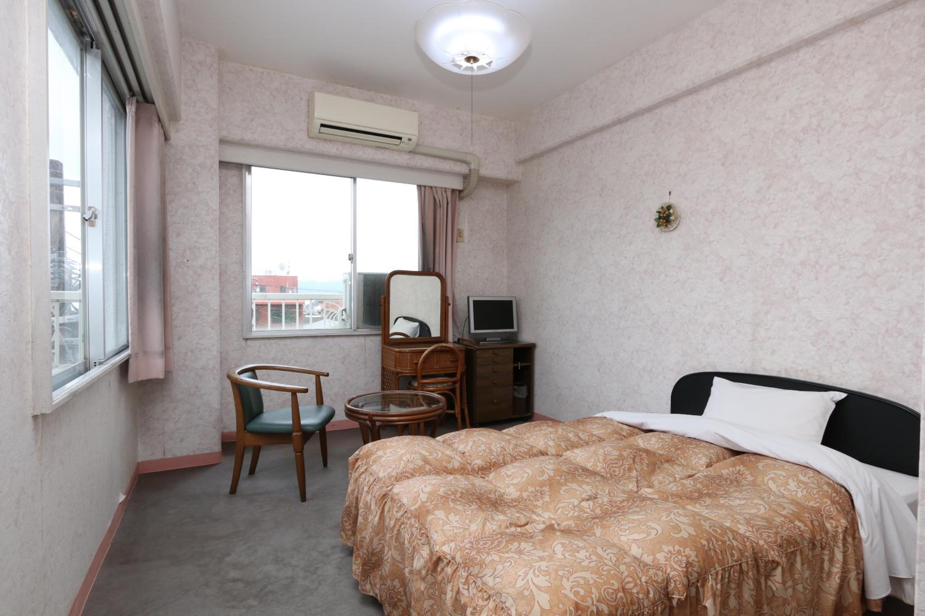 Single Room with Bathroom photo 3