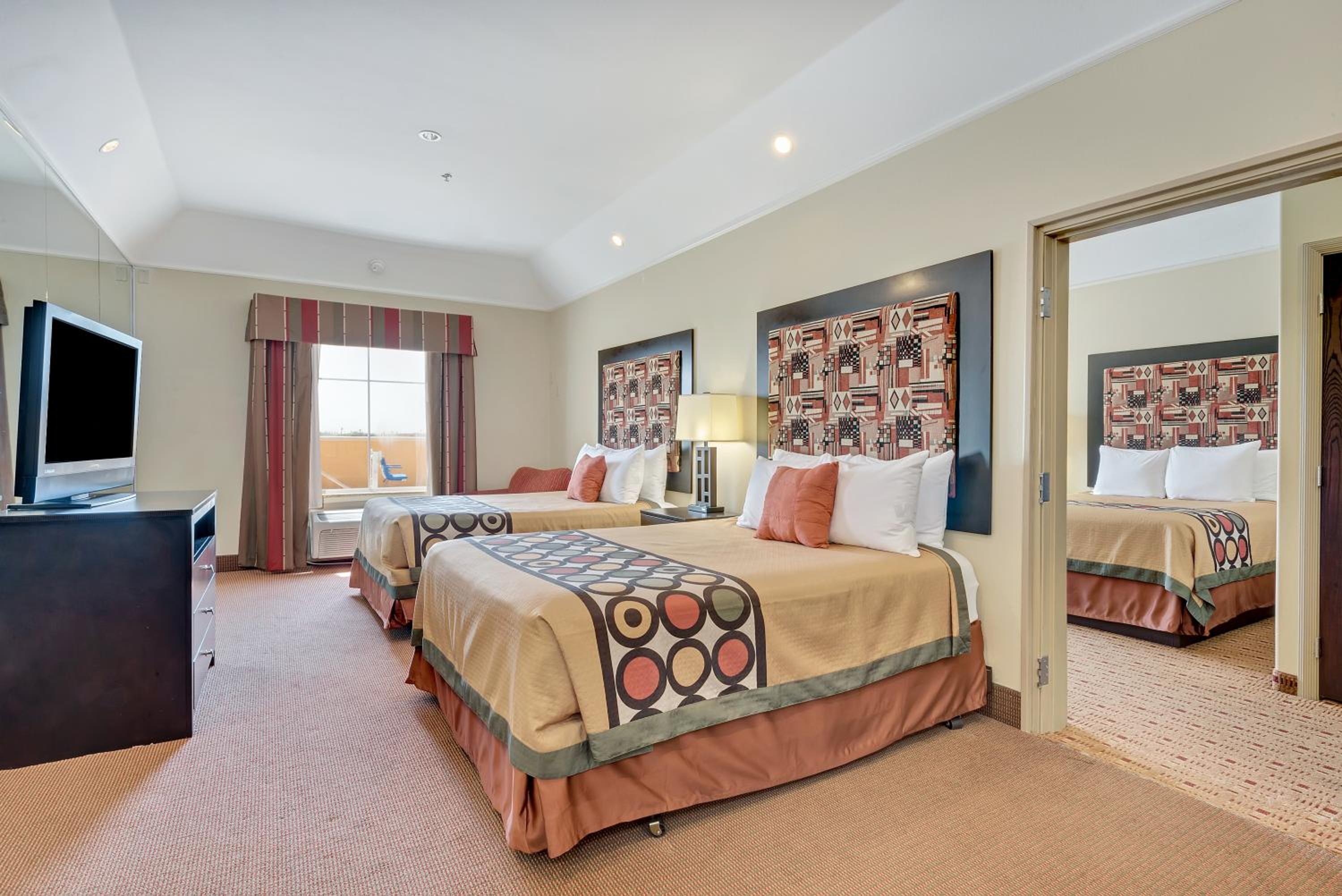 Family Suite with Four Queen Beds - Non-Smoking