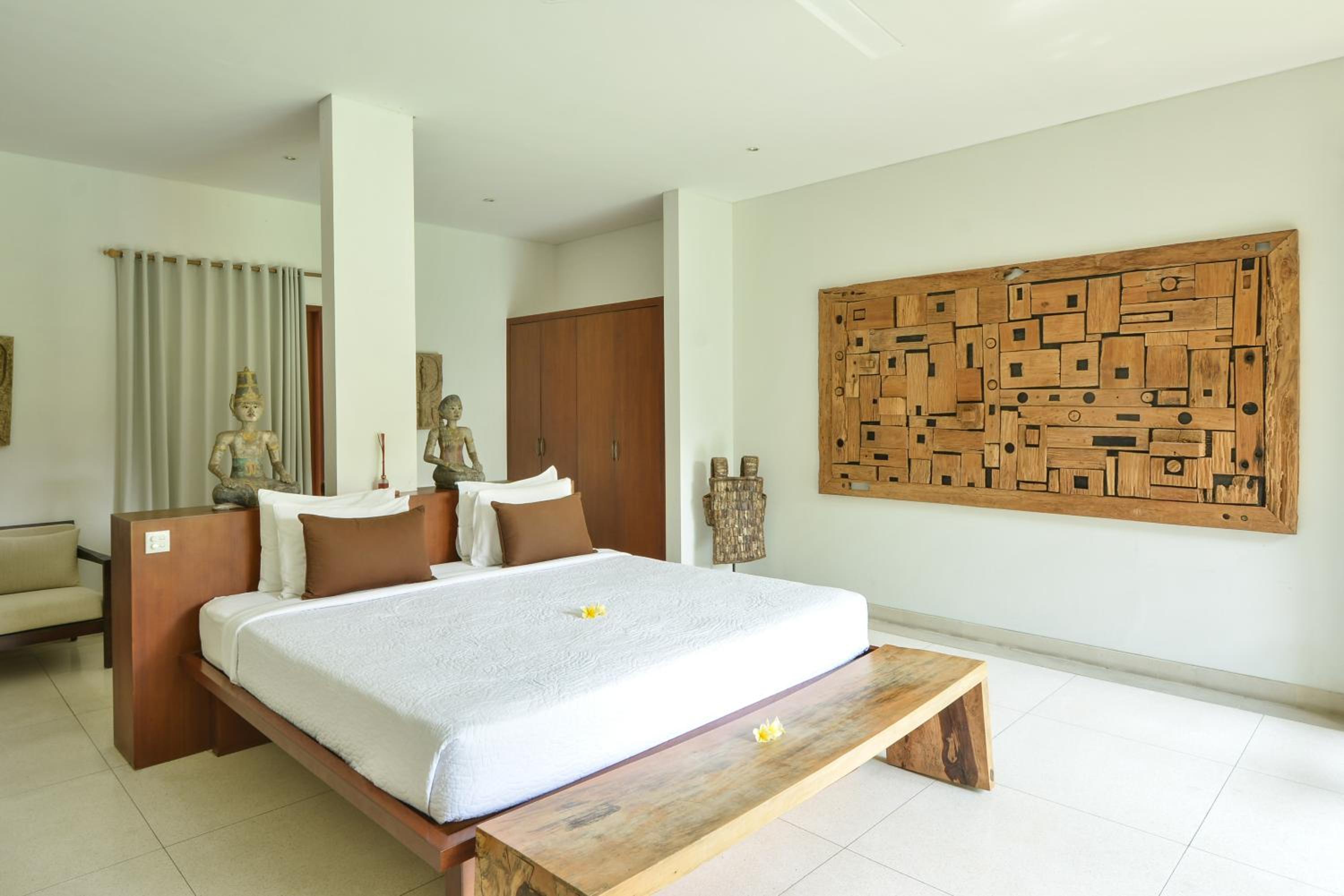 Five-Bedroom Villa with Private Pool and Fully Equipped Kitchenette - Photo 49