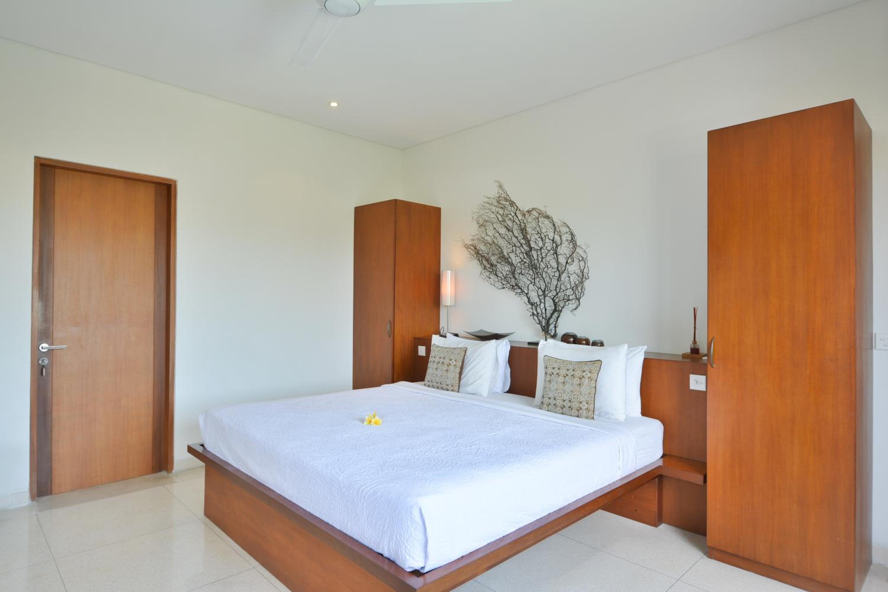 Five-Bedroom Villa with Private Pool and Fully Equipped Kitchenette - Photo 47