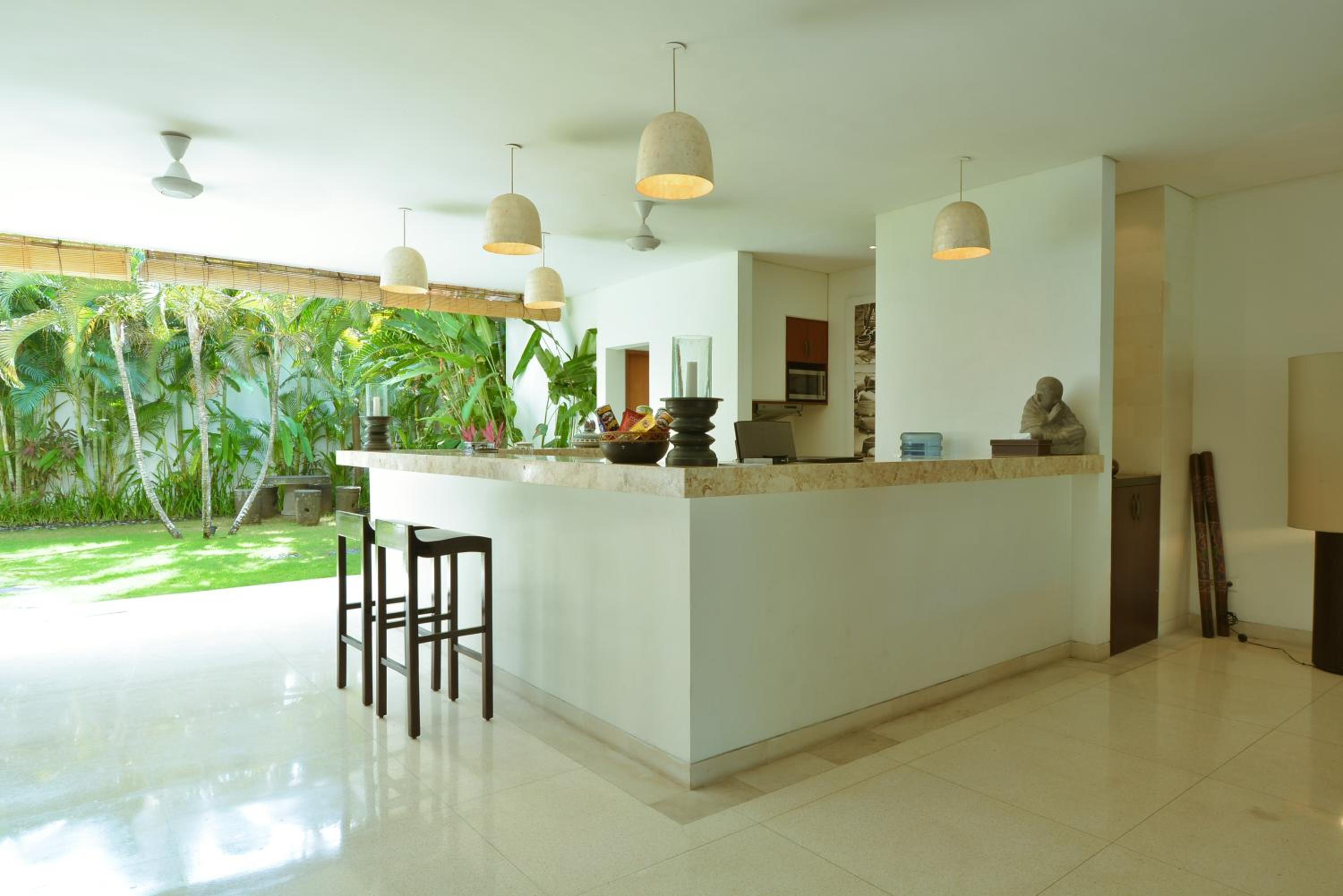 Five-Bedroom Villa with Private Pool and Fully Equipped Kitchenette - Photo 40
