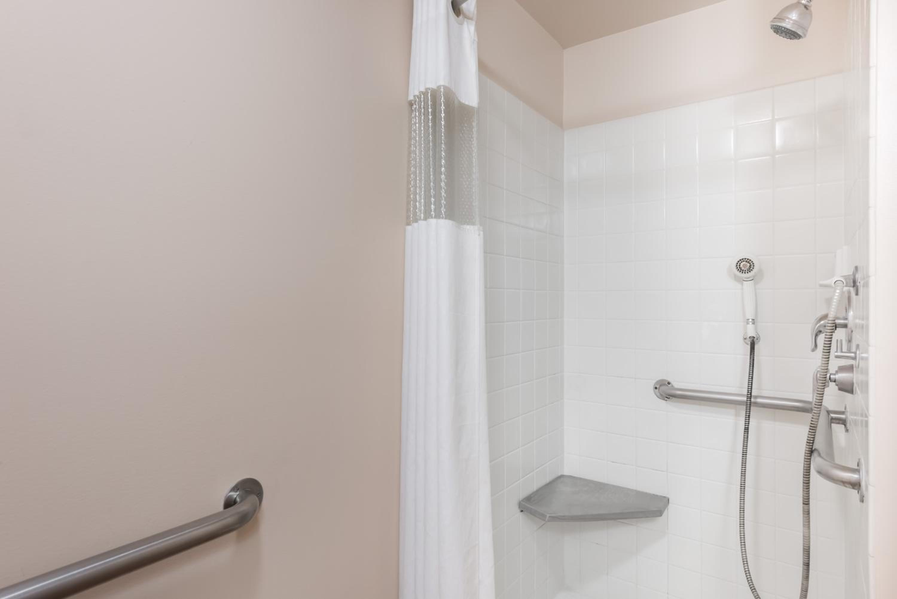 King Room - Mobility Access/Non-Smoking - Photo 6