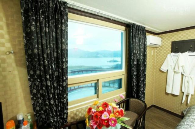 Double Room with Sea View photo 3