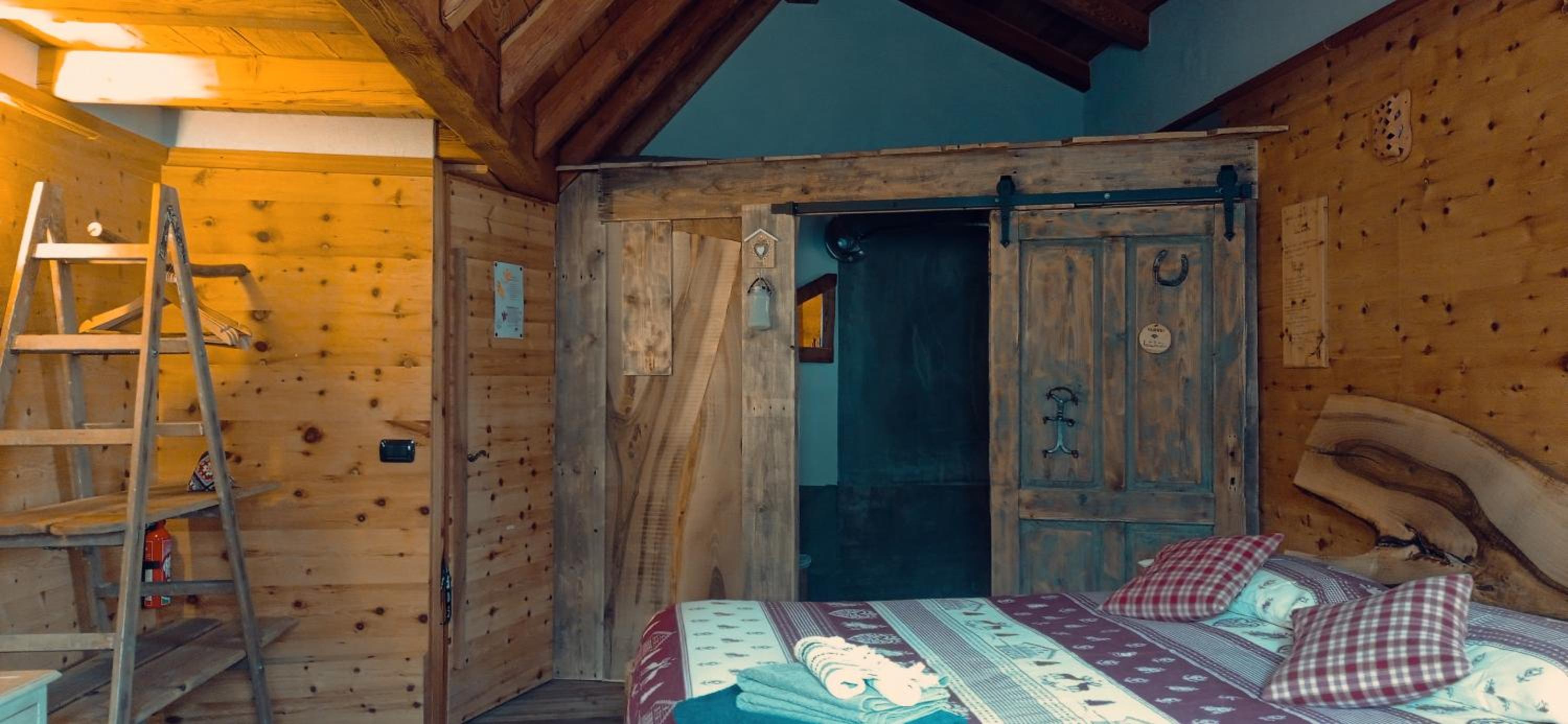 Quadruple Room with Mountain View photo 3