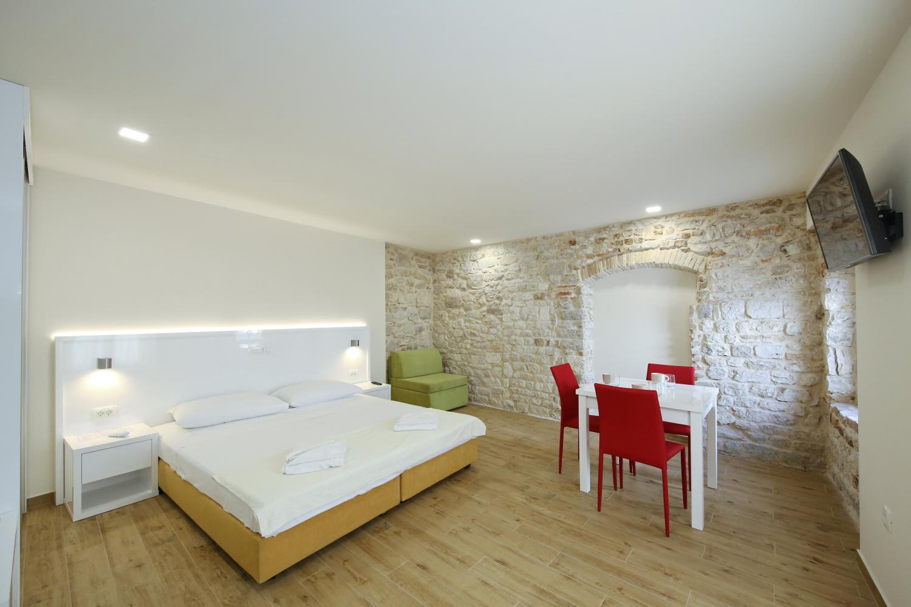 Studio Apartment photo 1
