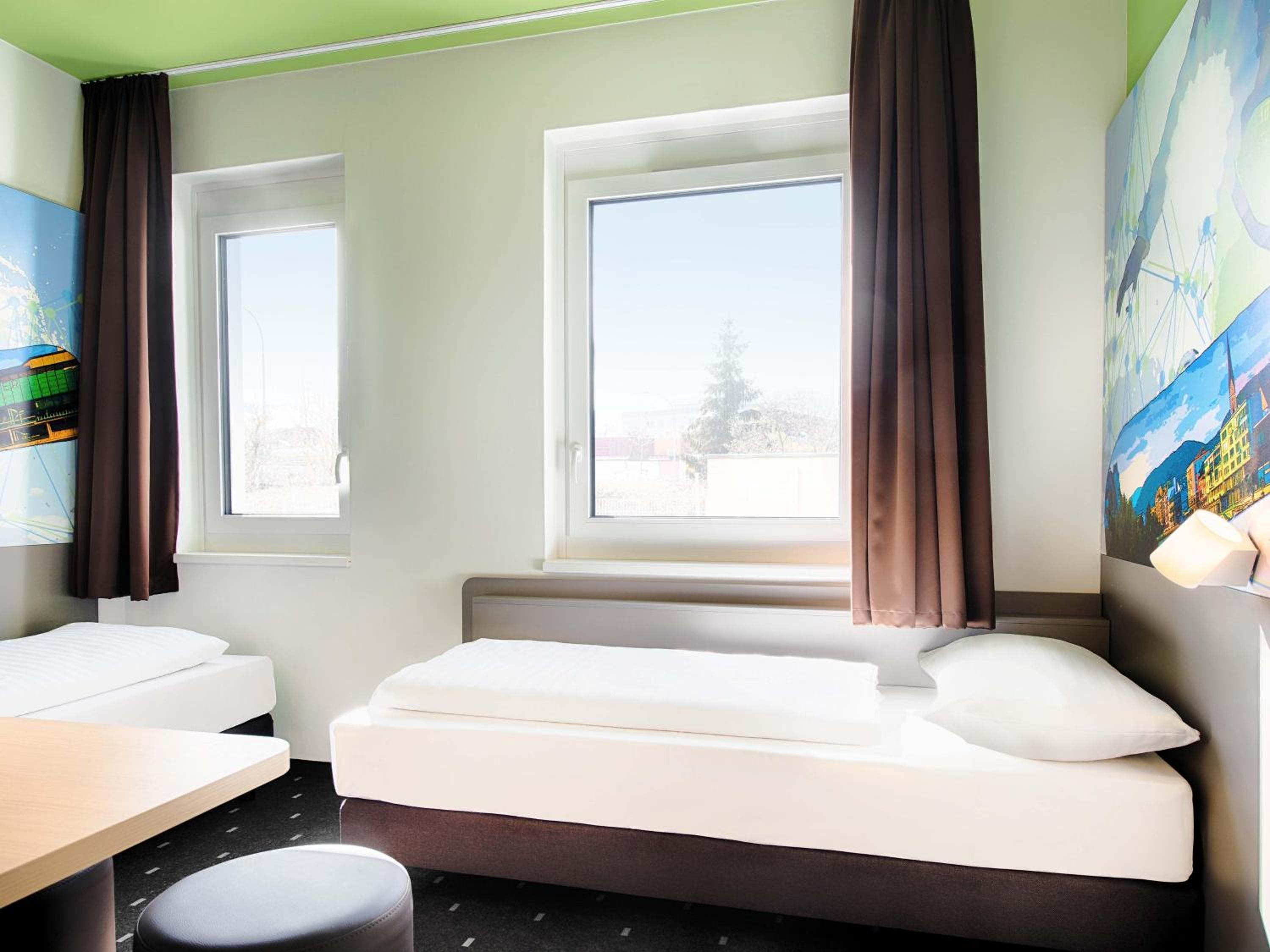 Double or Twin Room - Disability Access - Photo 1
