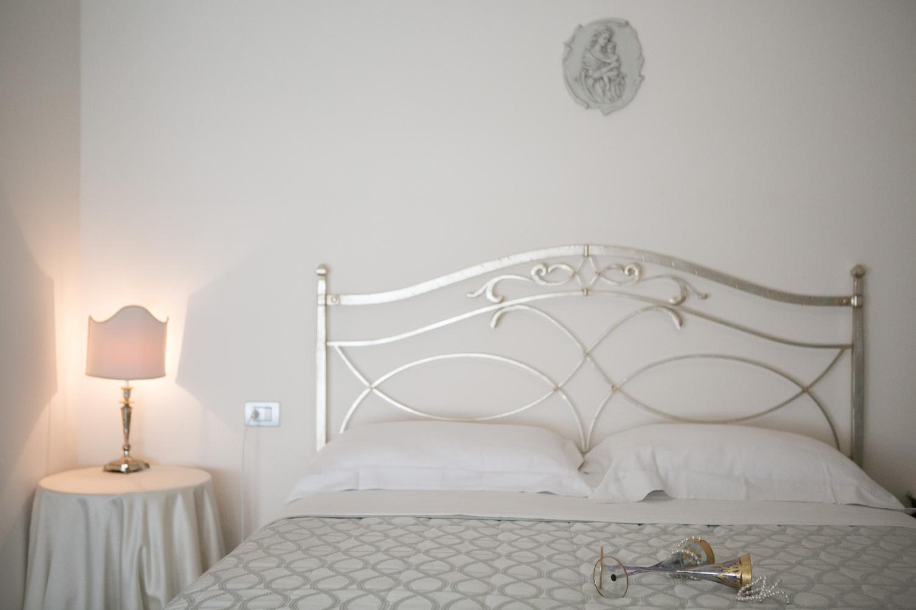 Double or Twin Room - Photo 4
