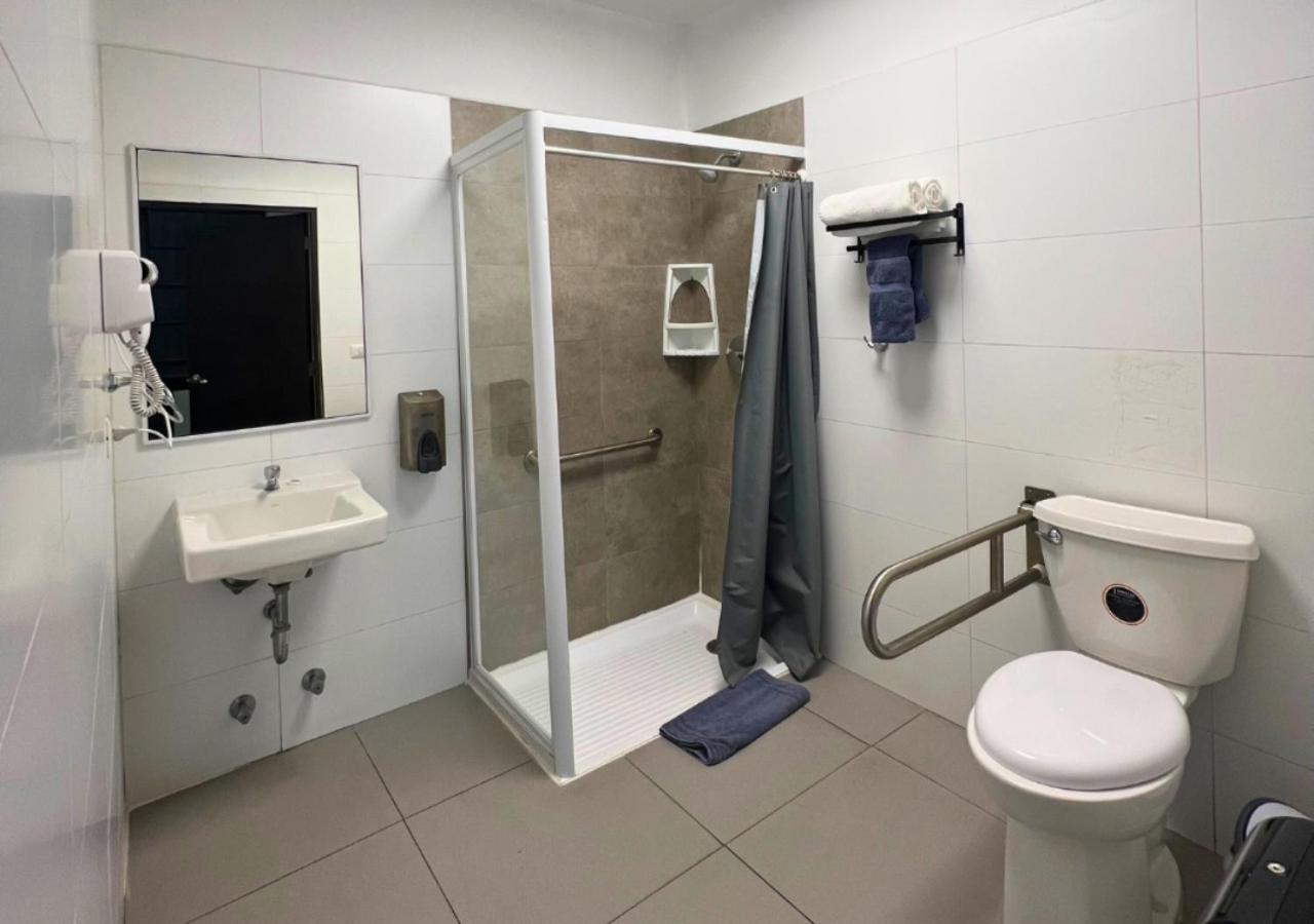 Twin Room with Private Bathroom photo 2