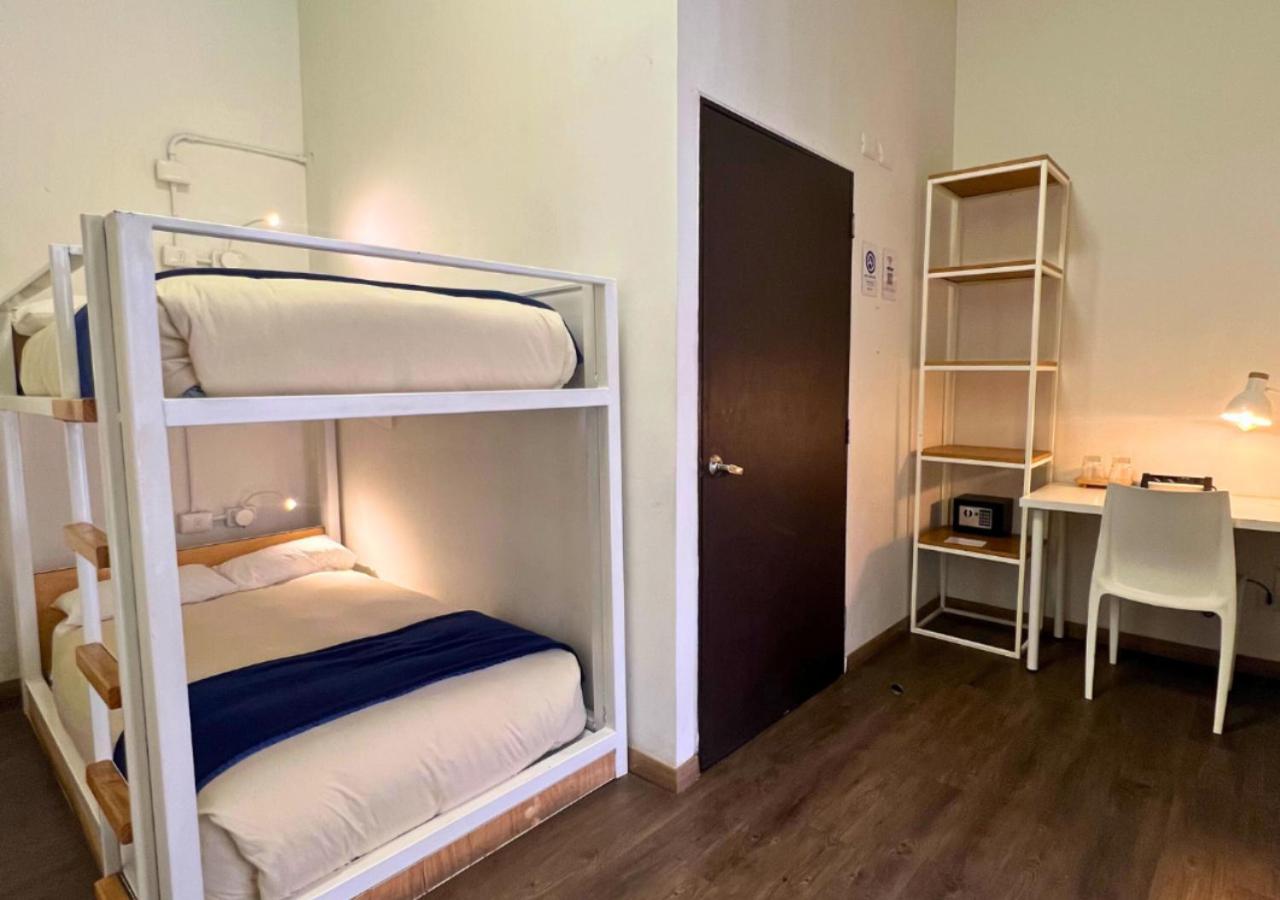 Twin Room with Private Bathroom photo 3