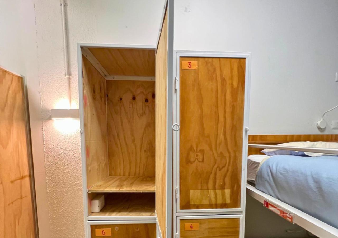 6-Bed Mixed Dormitory Room photo 2