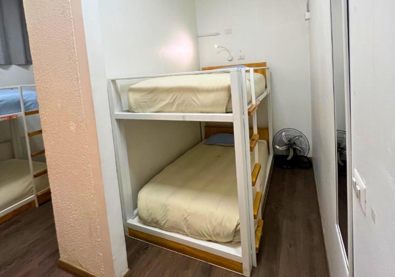 6-Bed Mixed Dormitory Room photo 3