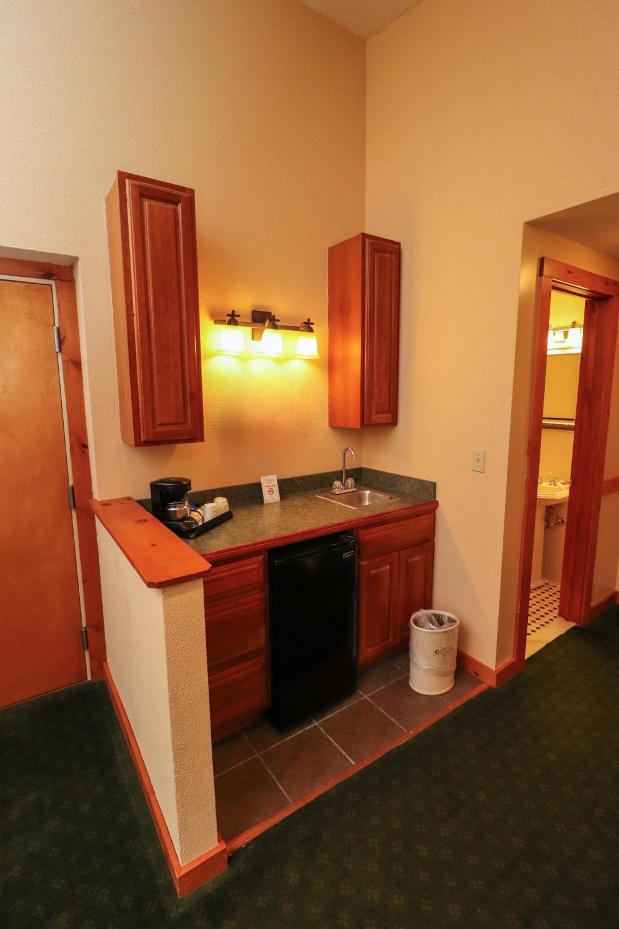 Deluxe King Suite