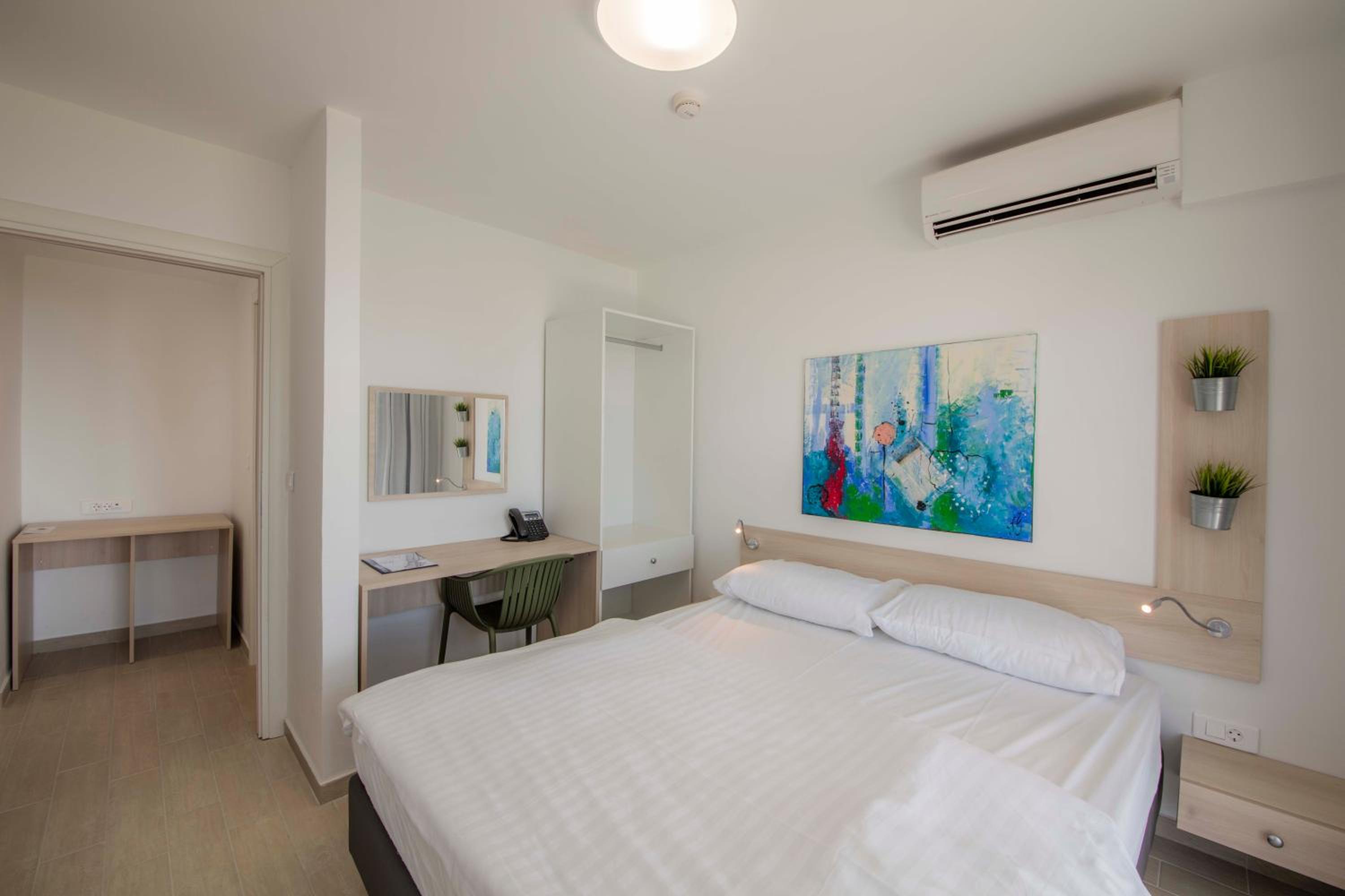 Comfort Double Room with Seaside Balcony - Photo 2