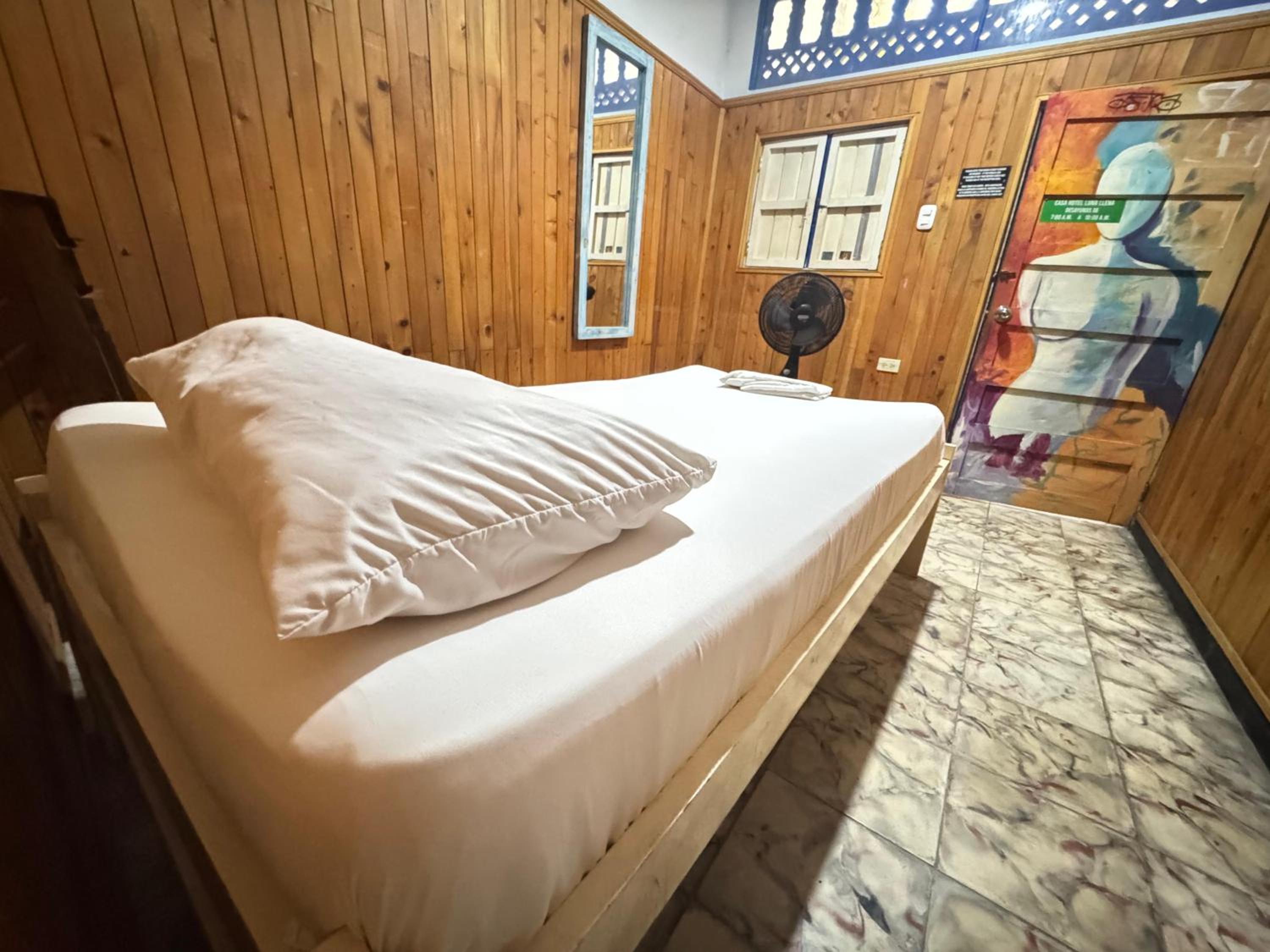 Standard Twin Room with Shared Bathroom