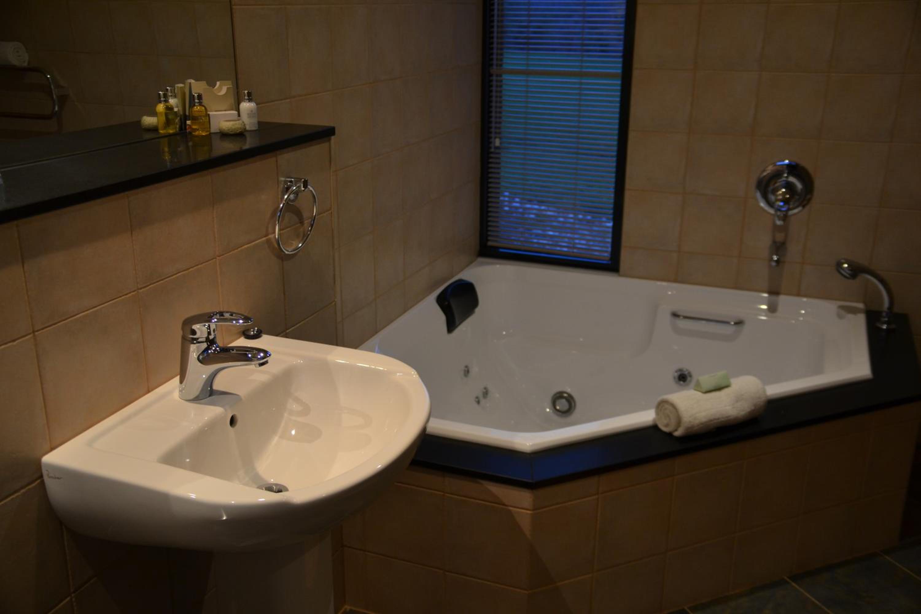 Suite with Spa Bath photo 2
