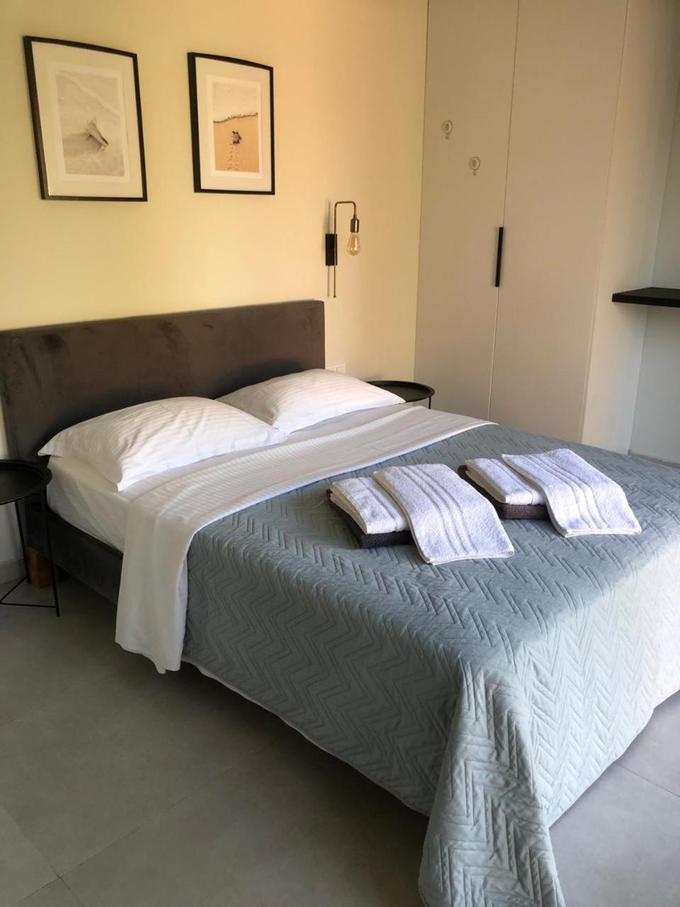 One-Bedroom House photo 1