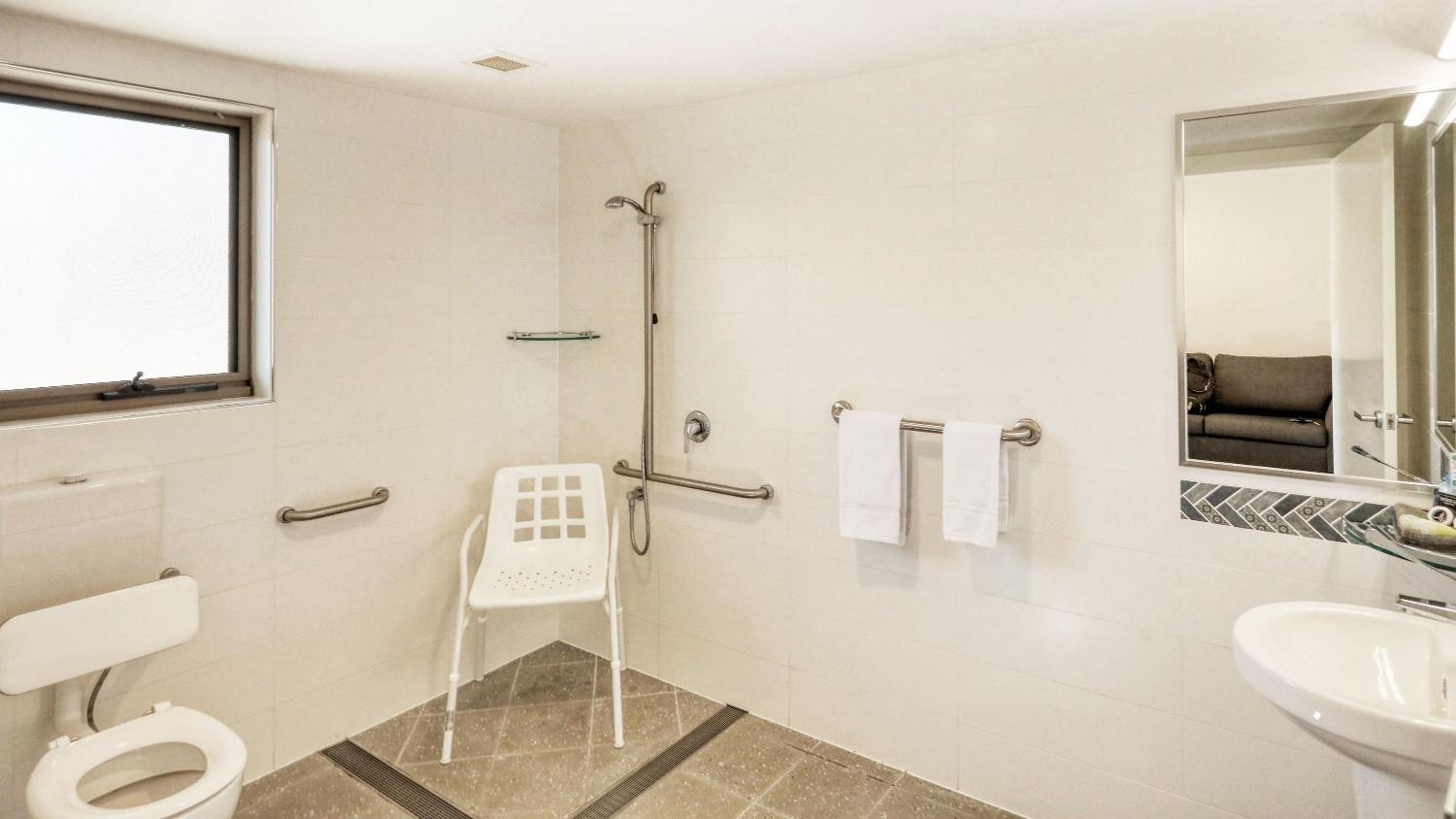 King Room with Roll-In Shower - Disability Access photo 1