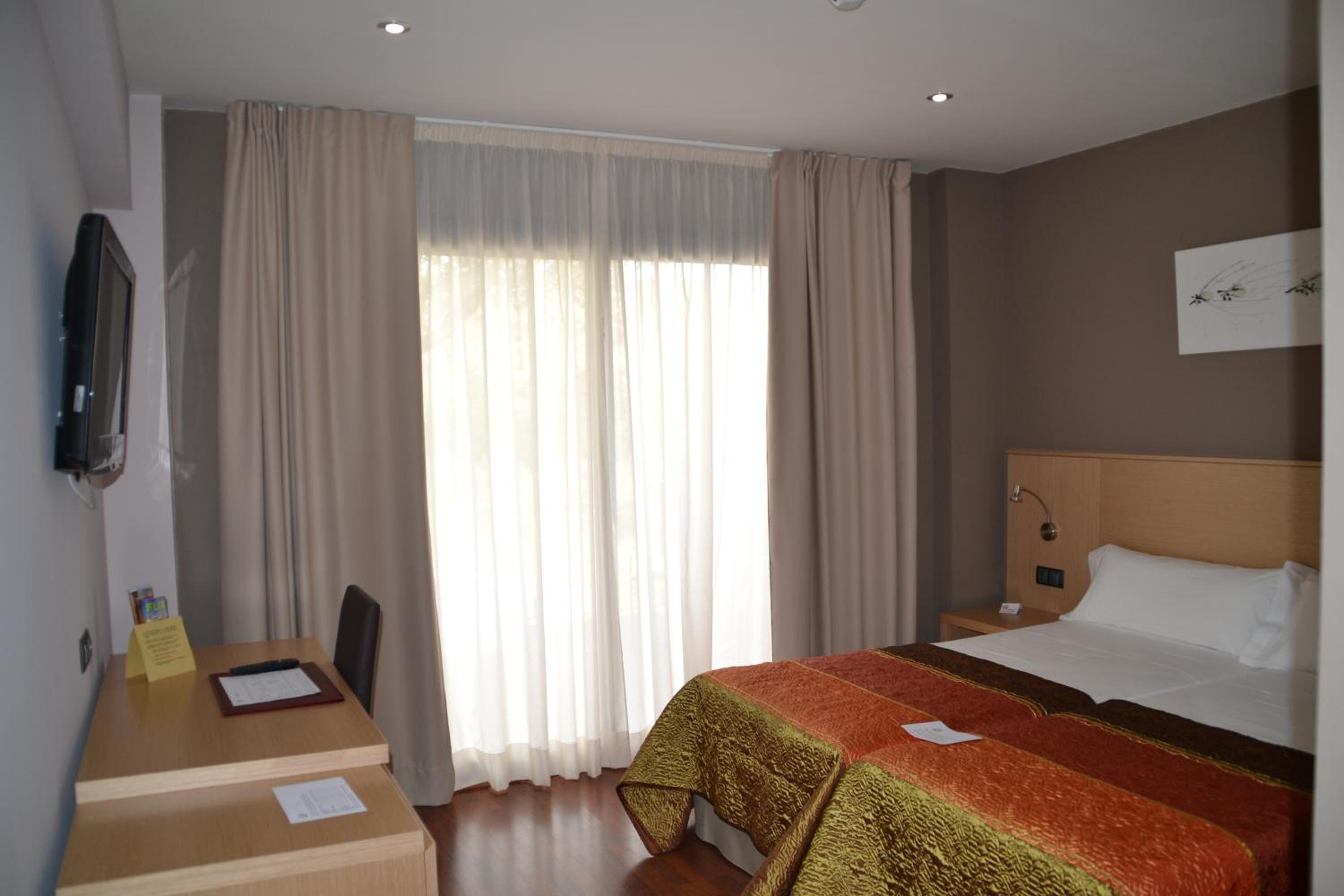 Double or Twin Room - Photo 6