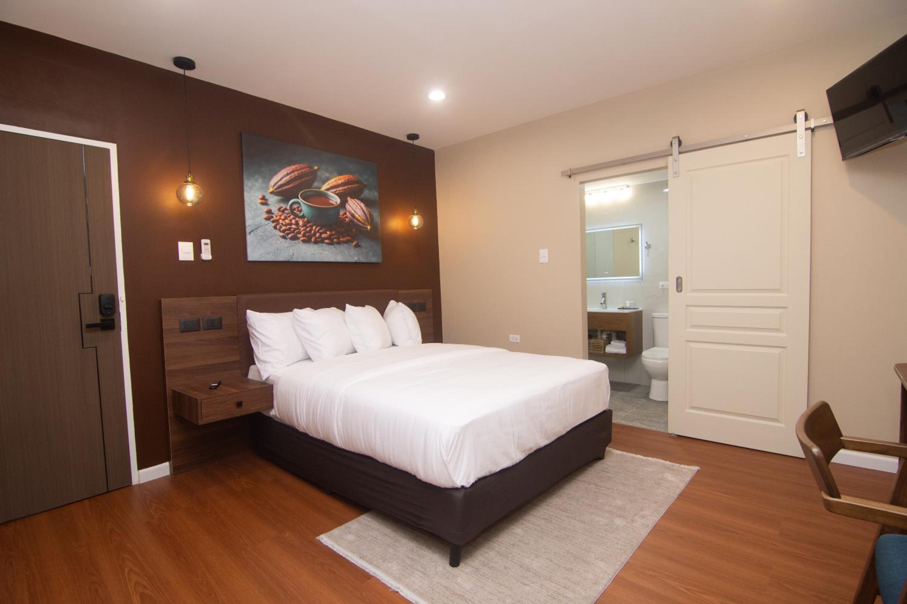 Deluxe Queen Room