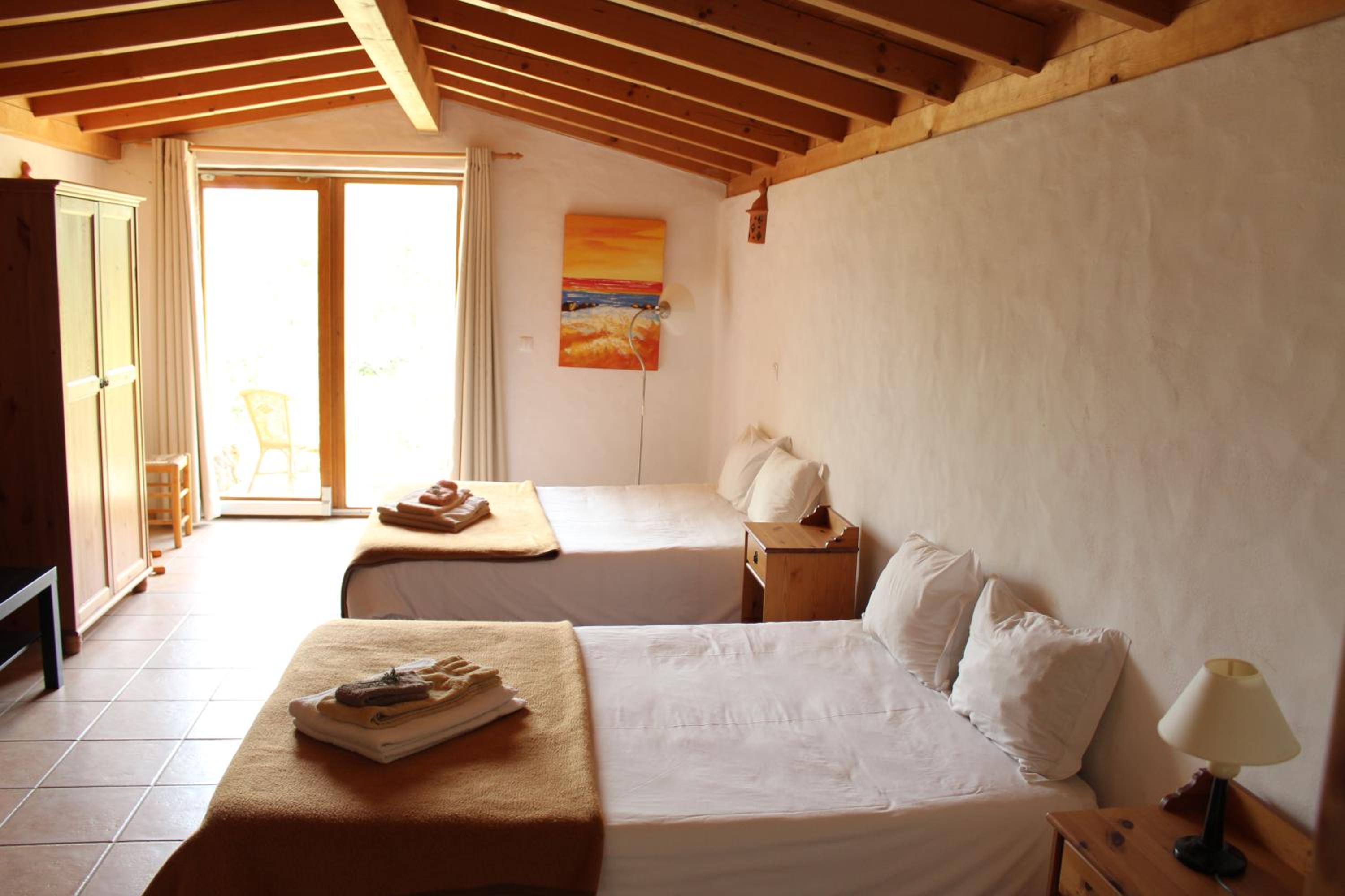 Quadruple Room with Balcony - Photo 8
