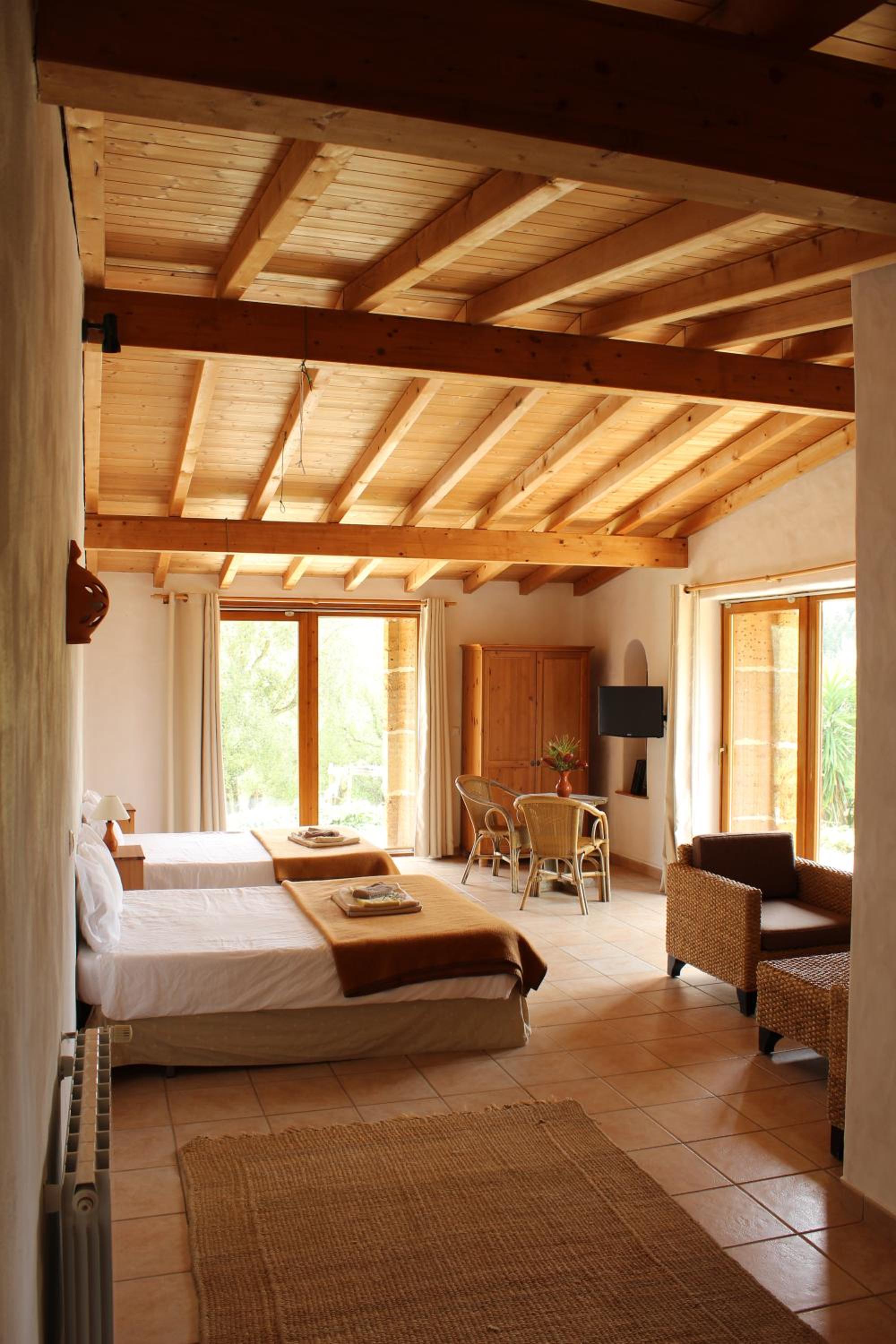 Quadruple Room with Balcony - Photo 2