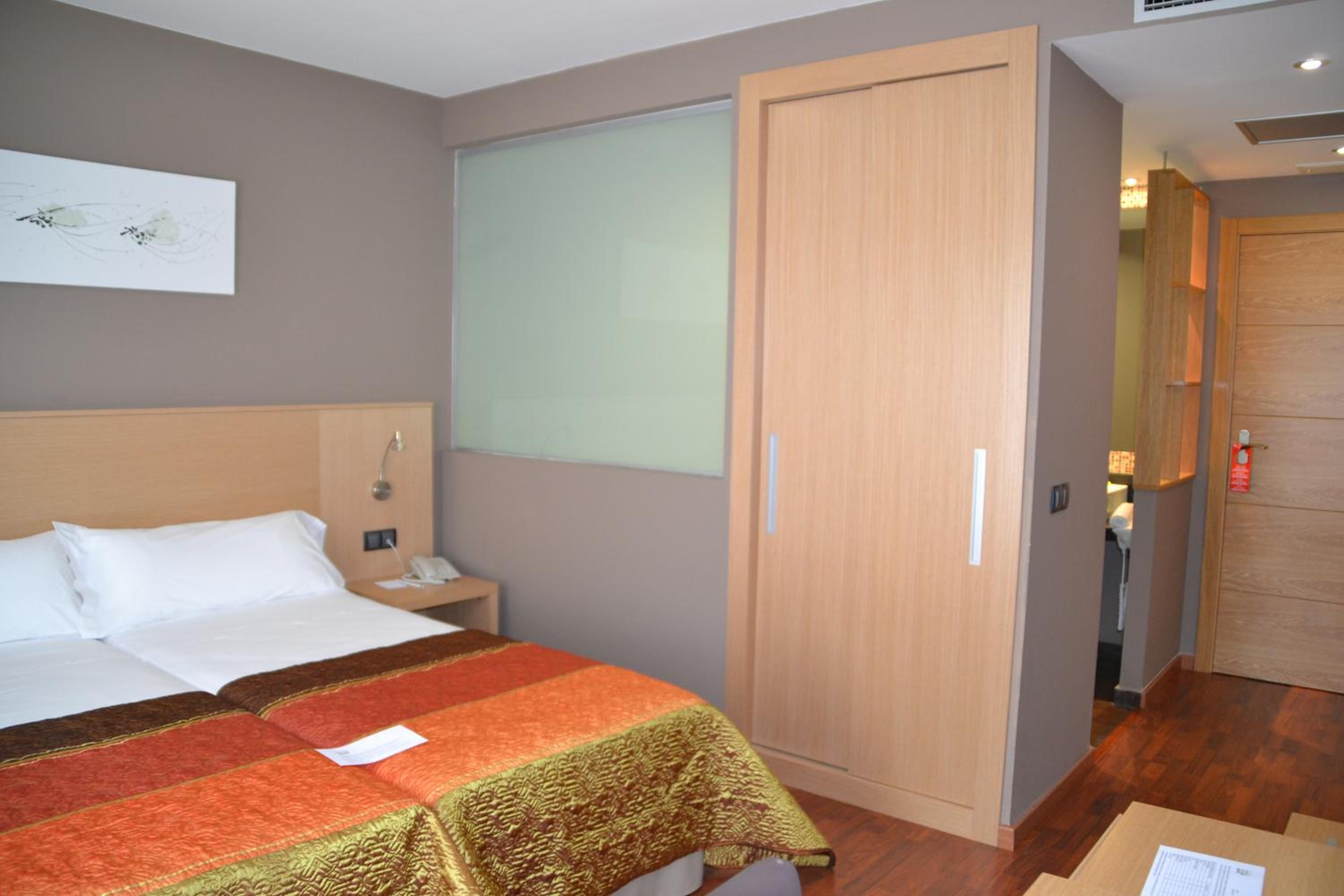 Double or Twin Room - Photo 5