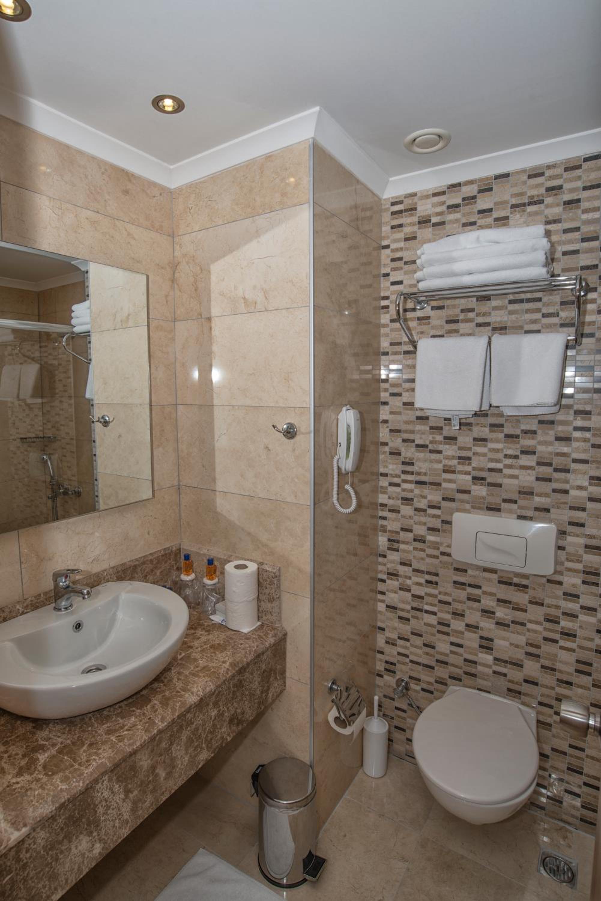 Double Room with Balcony and Sea View - Photo 2