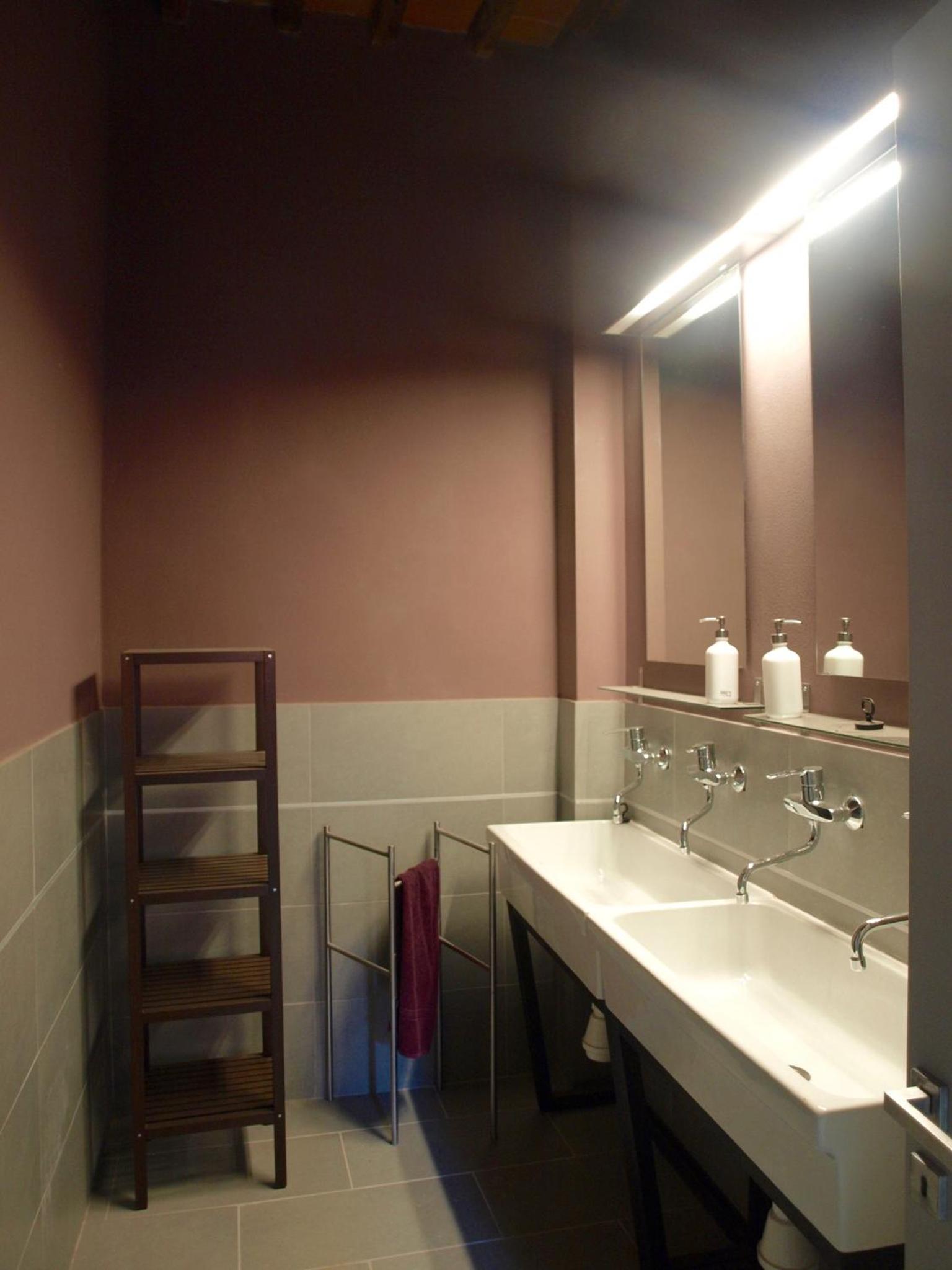 Twin Room with Shared Bathroom photo 2