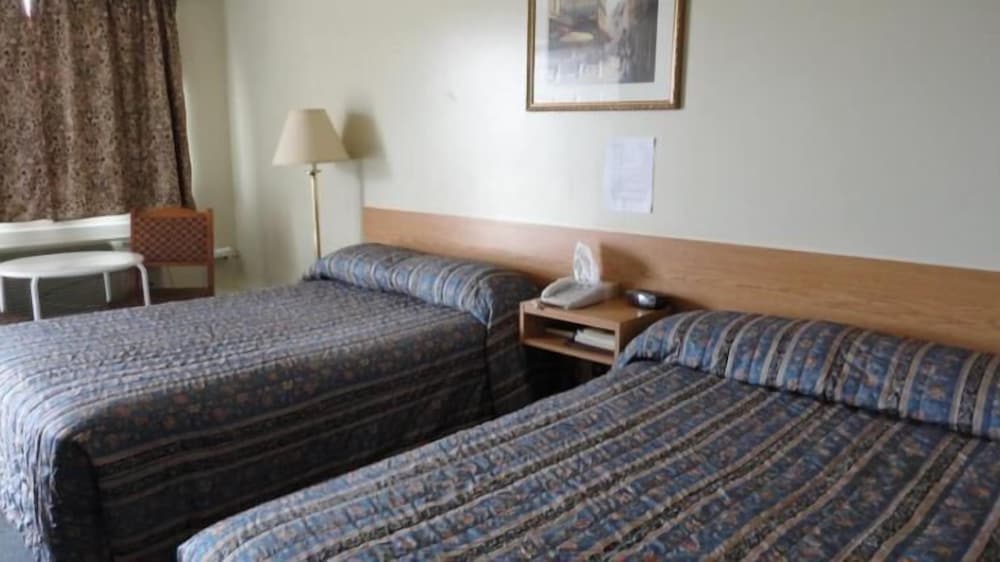 Room, 2 Queen Beds photo 1