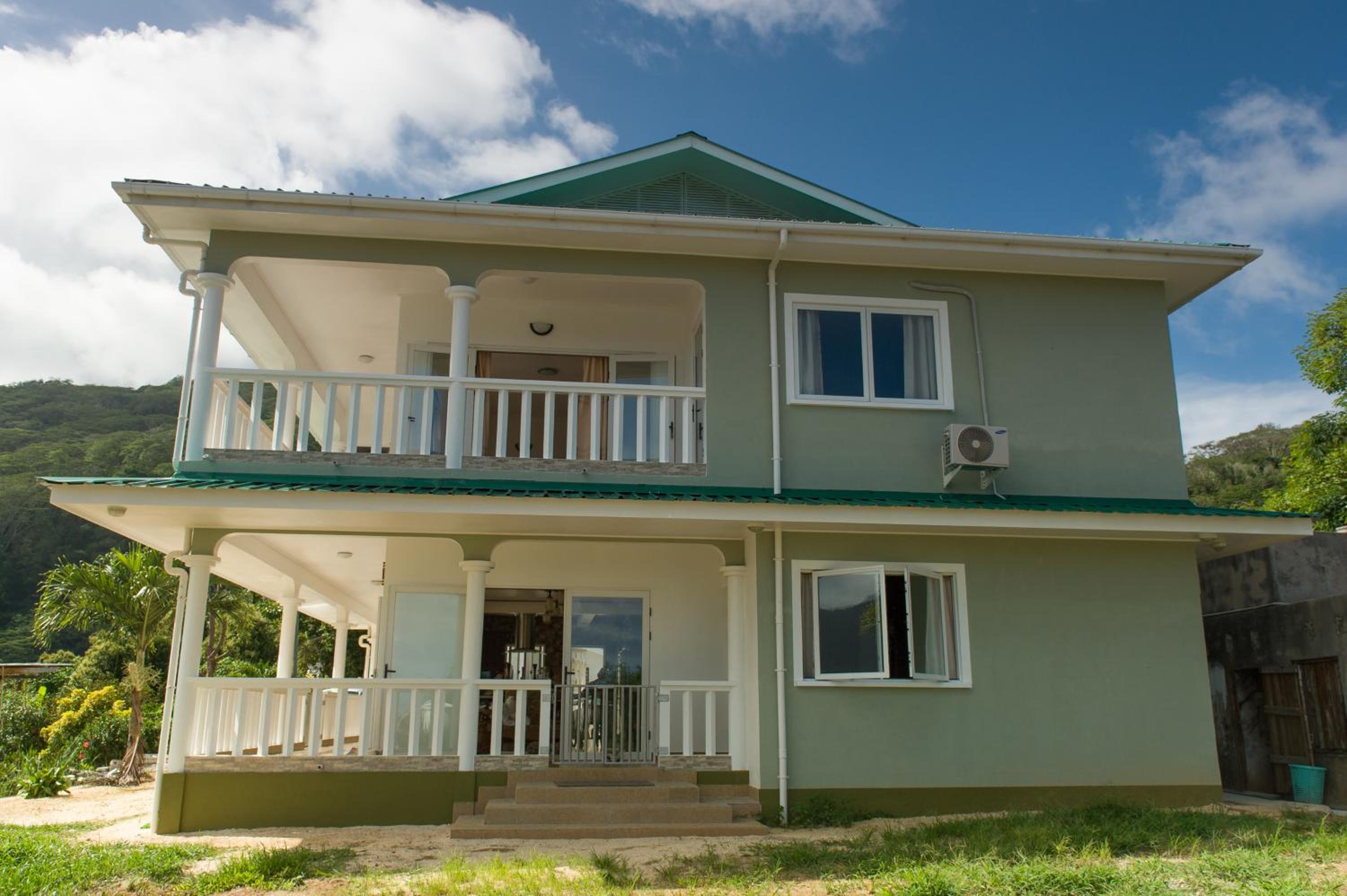 Apartment with Mountain View photo 2
