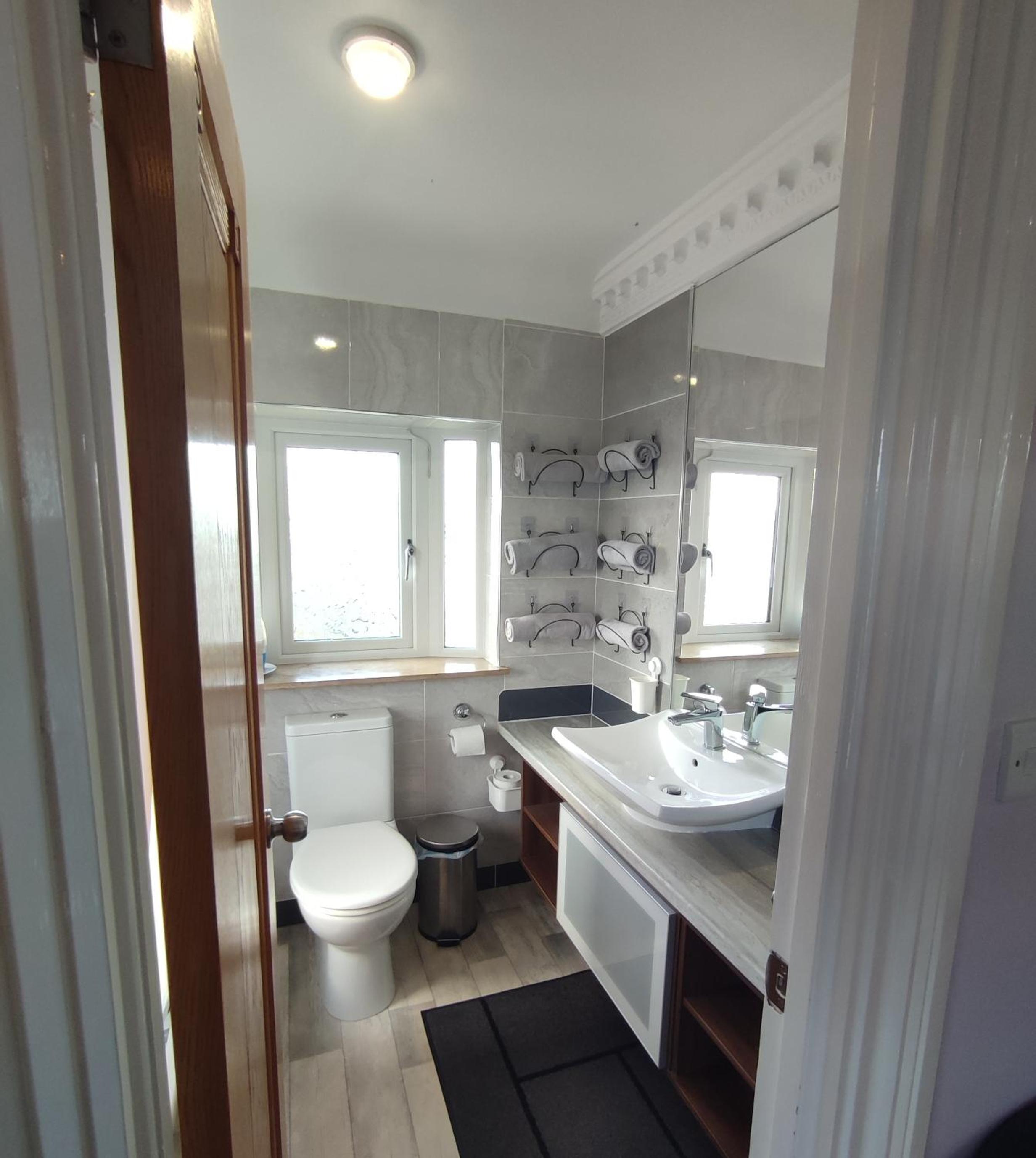 Family Room with Private Bathroom photo 2