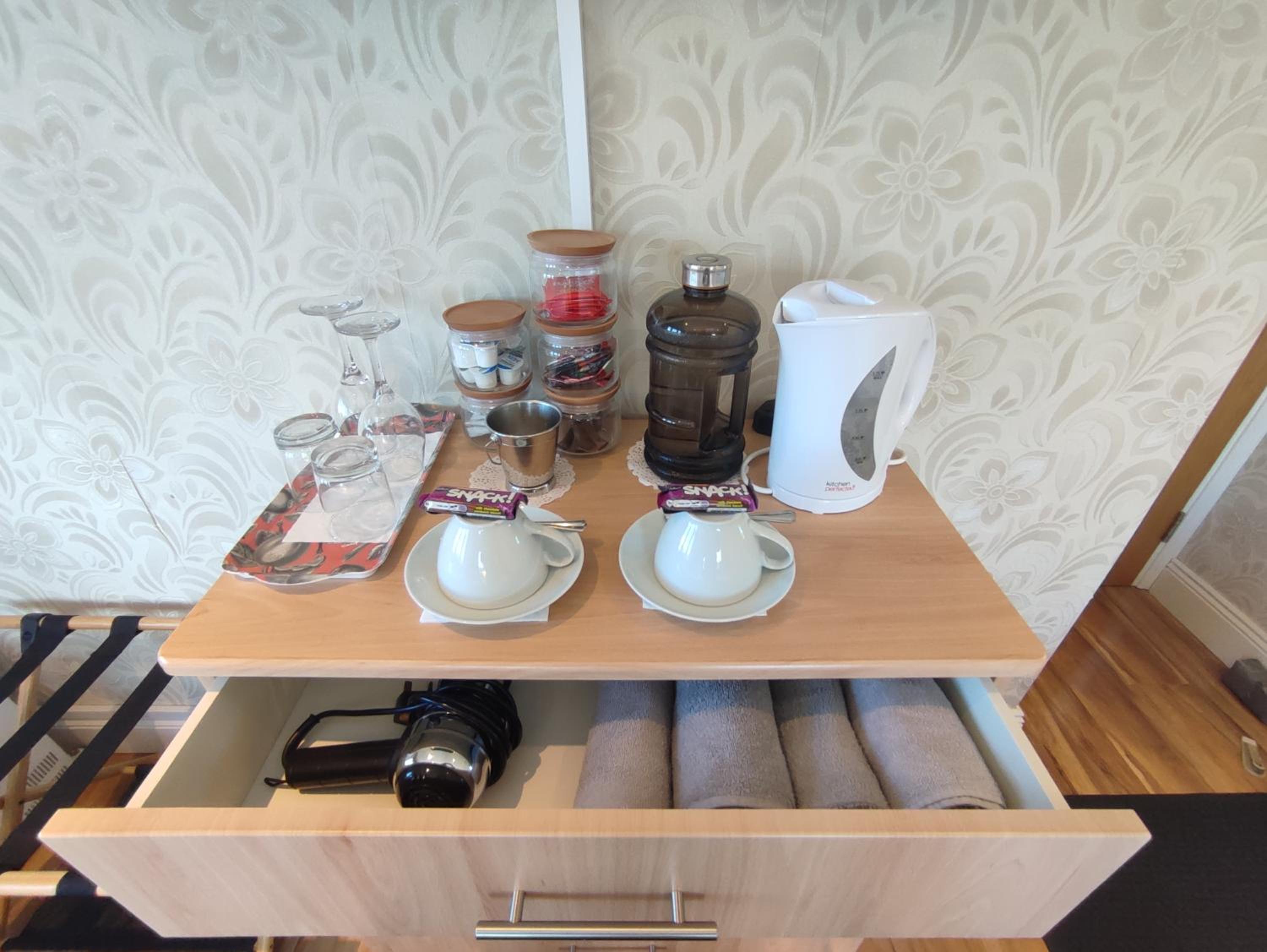 Standard Twin Room with Shared Bathroom